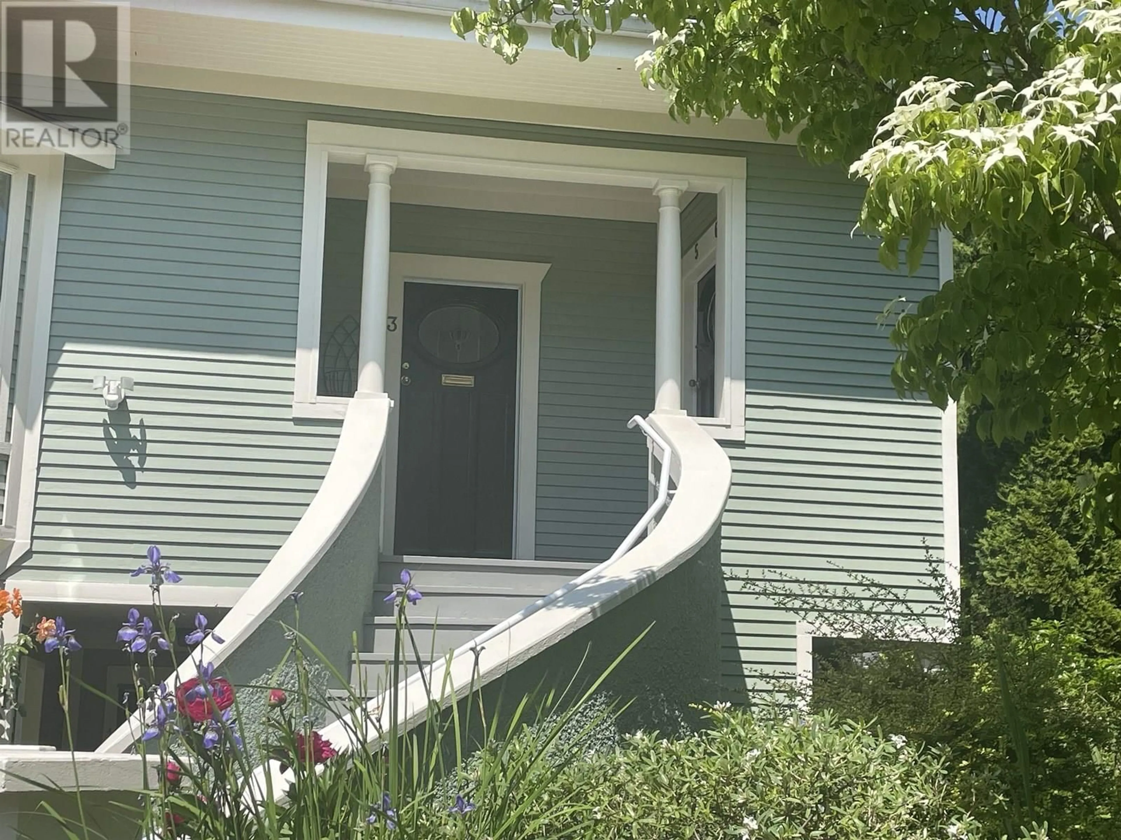 Home with vinyl exterior material, street for 3 - 335 13TH AVENUE, Vancouver British Columbia V5Y1W2