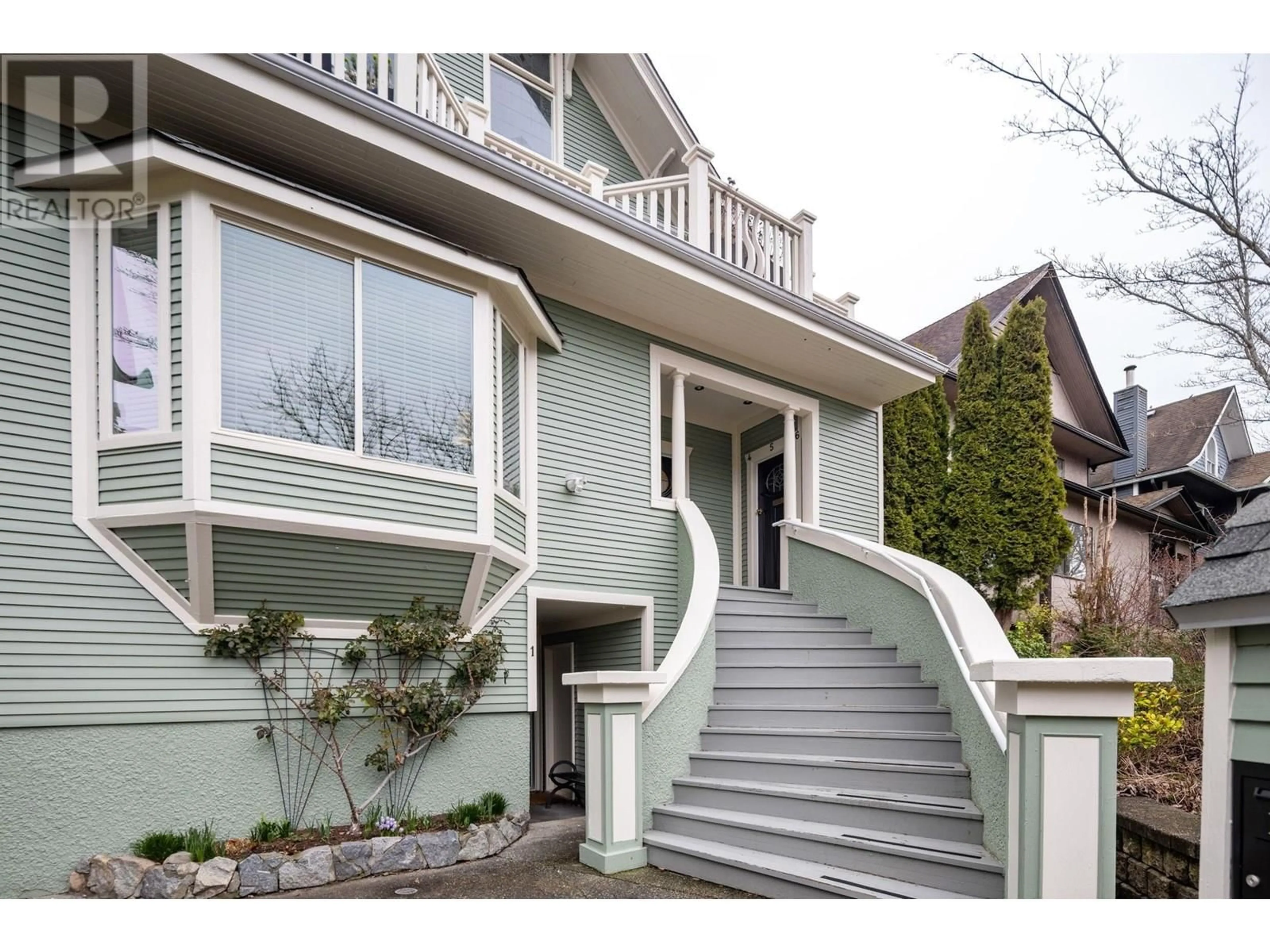 Home with vinyl exterior material, street for 3 - 335 13TH AVENUE, Vancouver British Columbia V5Y1W2