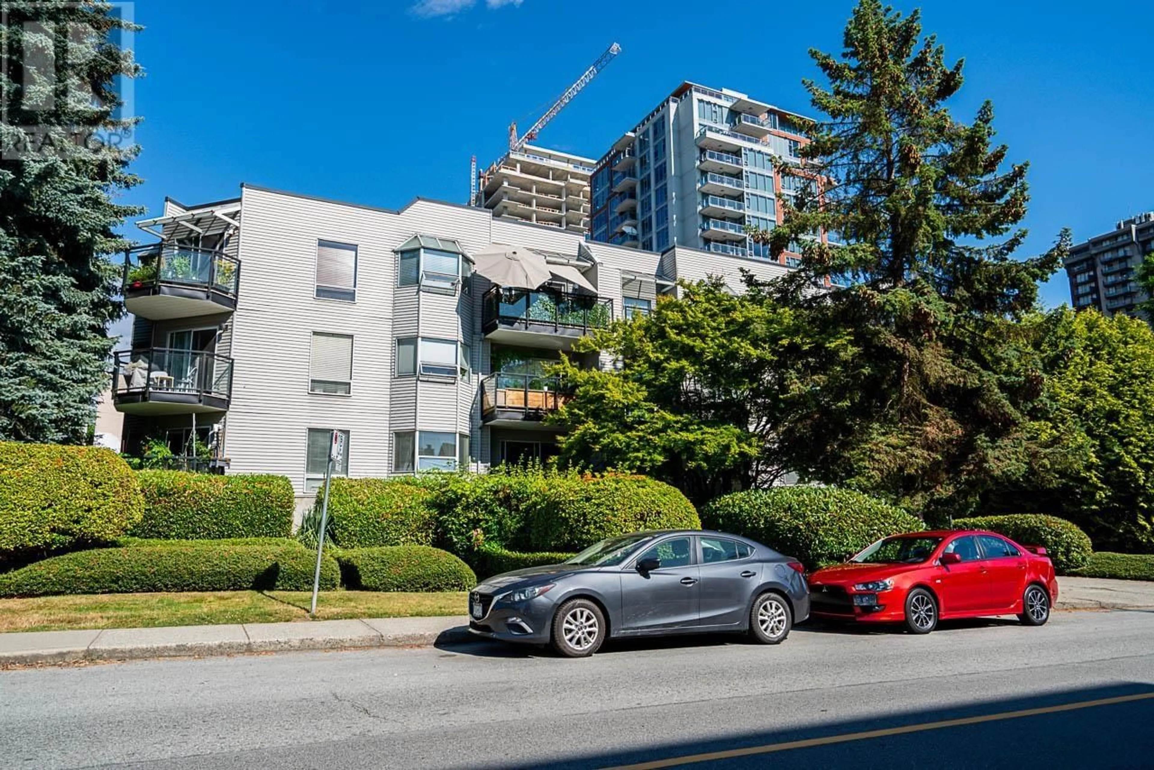 Parking for 208 - 1550 CHESTERFIELD AVENUE, North Vancouver British Columbia V7M2N6