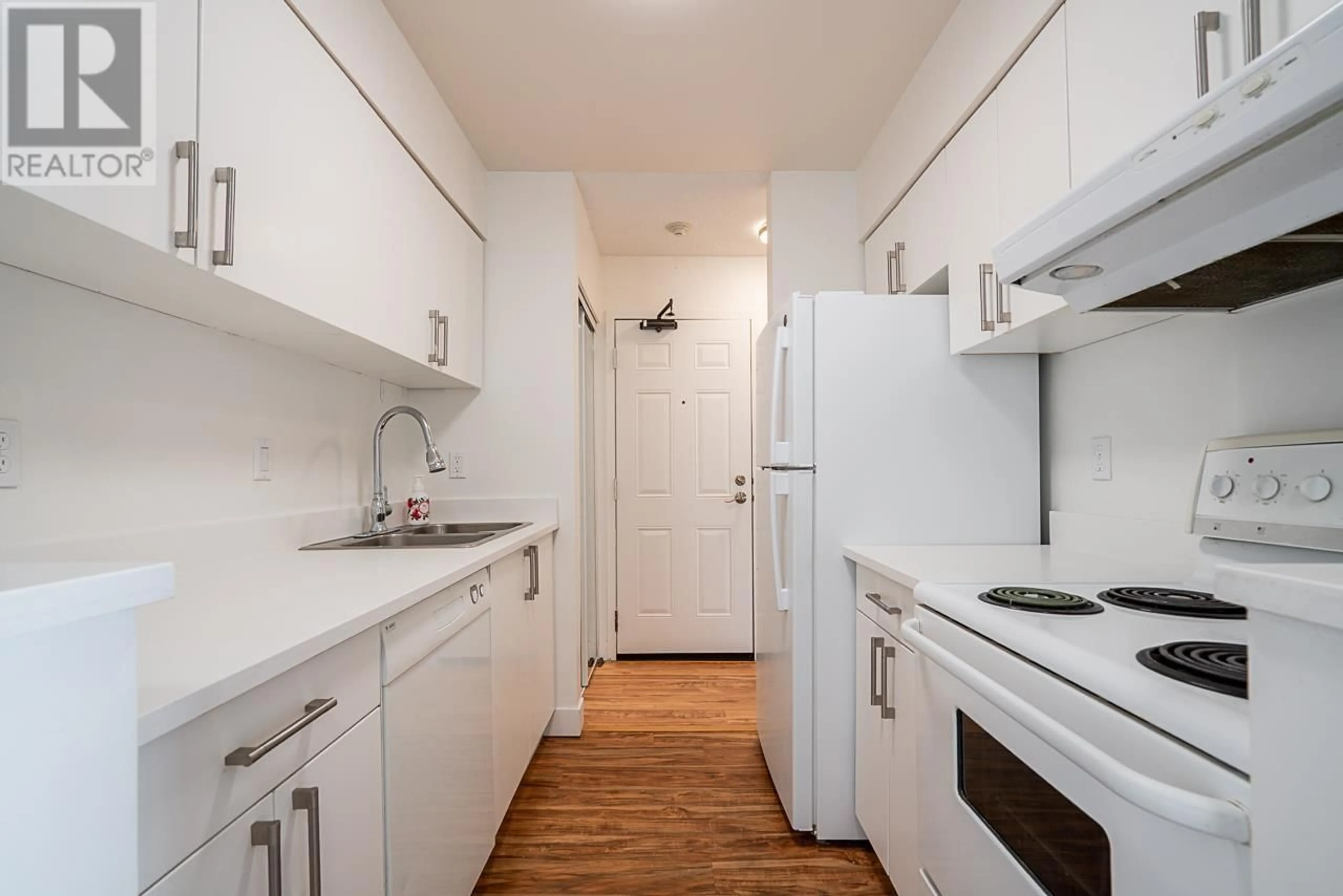 Standard kitchen, unknown for 208 - 1550 CHESTERFIELD AVENUE, North Vancouver British Columbia V7M2N6