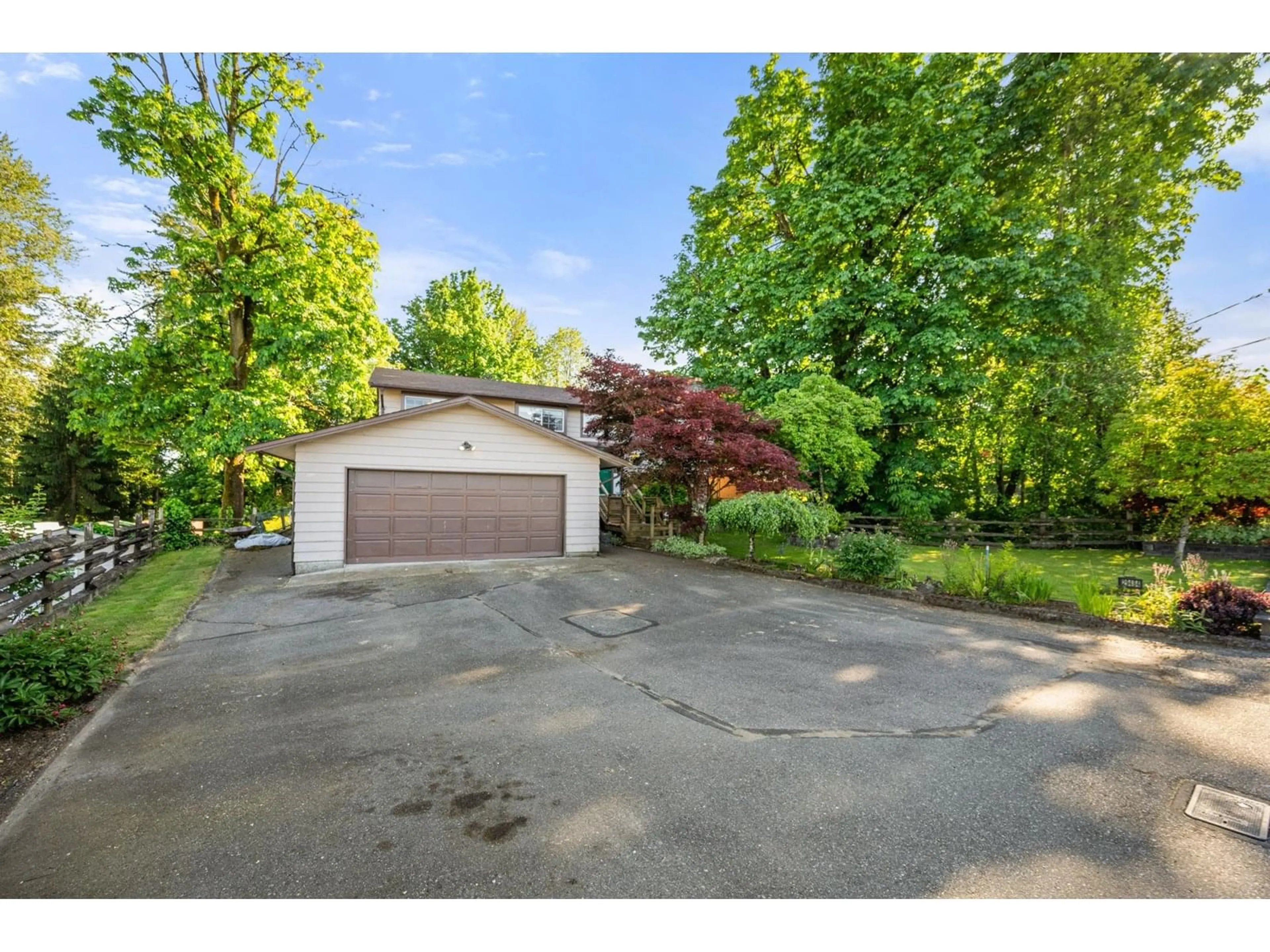 A pic from outside/outdoor area/front of a property/back of a property/a pic from drone, street for 29484 DUNCAN, Abbotsford British Columbia V4X1J4