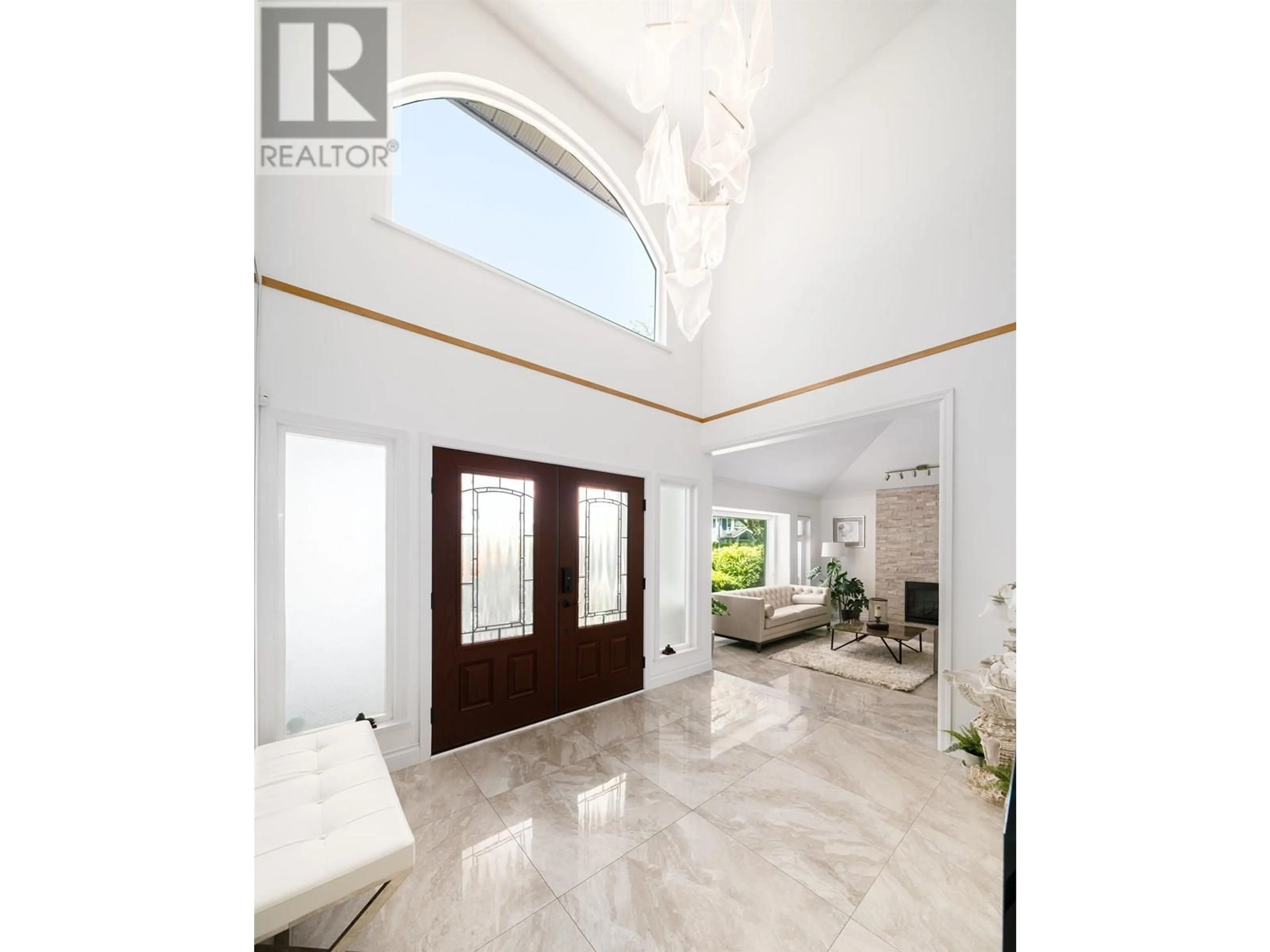 Indoor foyer for 5653 CORNWALL DRIVE, Richmond British Columbia V7C5M6
