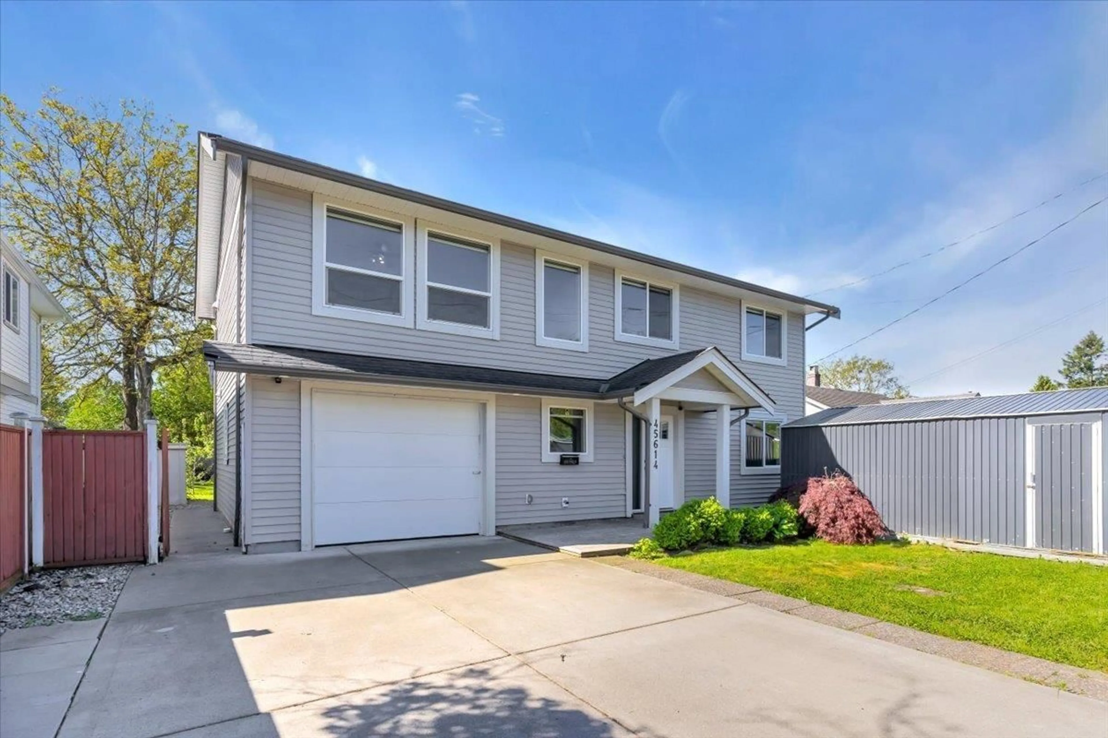 Home with vinyl exterior material, street for 45614 HERRON AVENUE, Chilliwack British Columbia V2P3G9