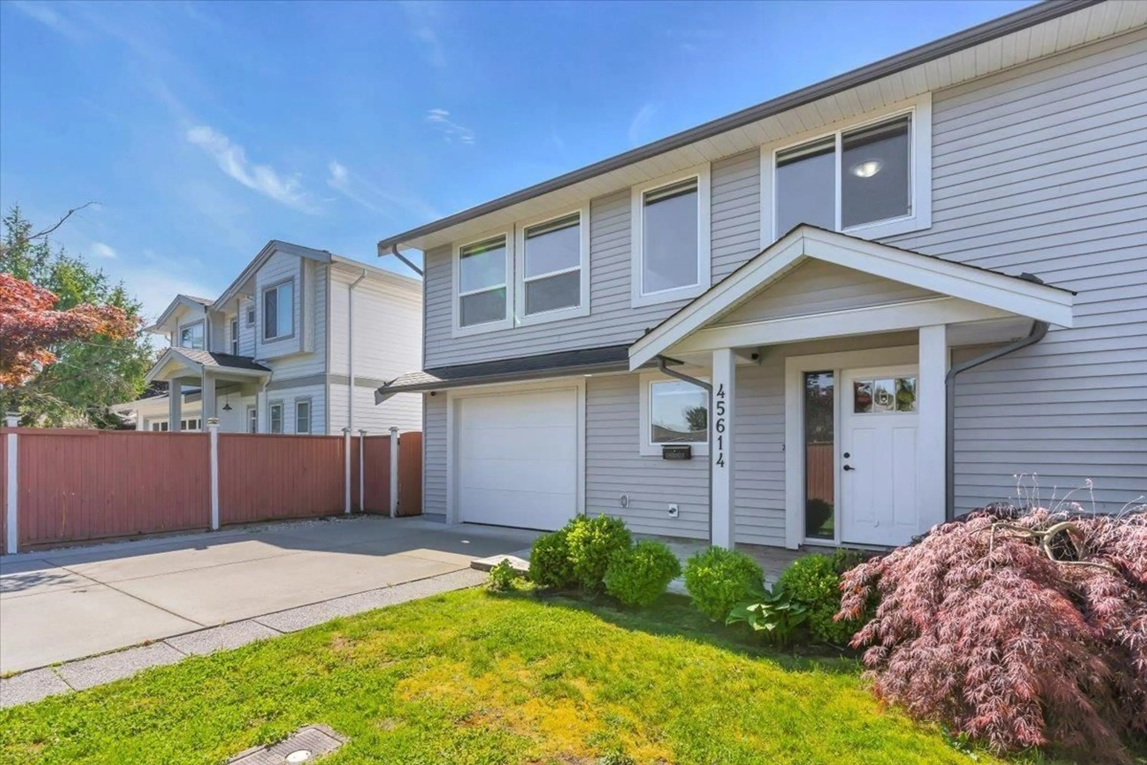 Home with vinyl exterior material, street for 45614 HERRON AVENUE, Chilliwack British Columbia V2P3G9