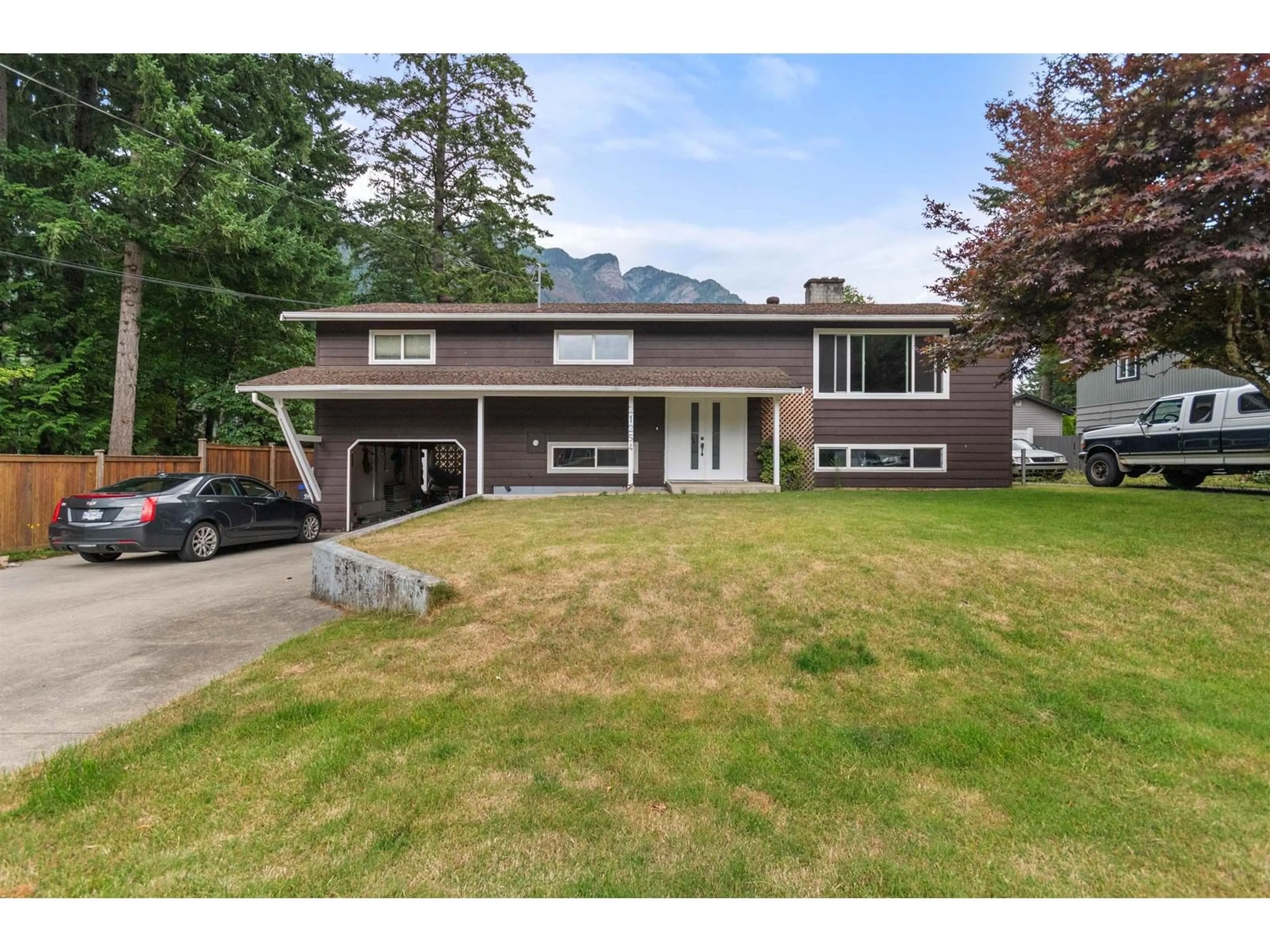 Home with vinyl exterior material, street for 21254 MOUNTVIEW CRESCENT, Hope British Columbia V0X1L1