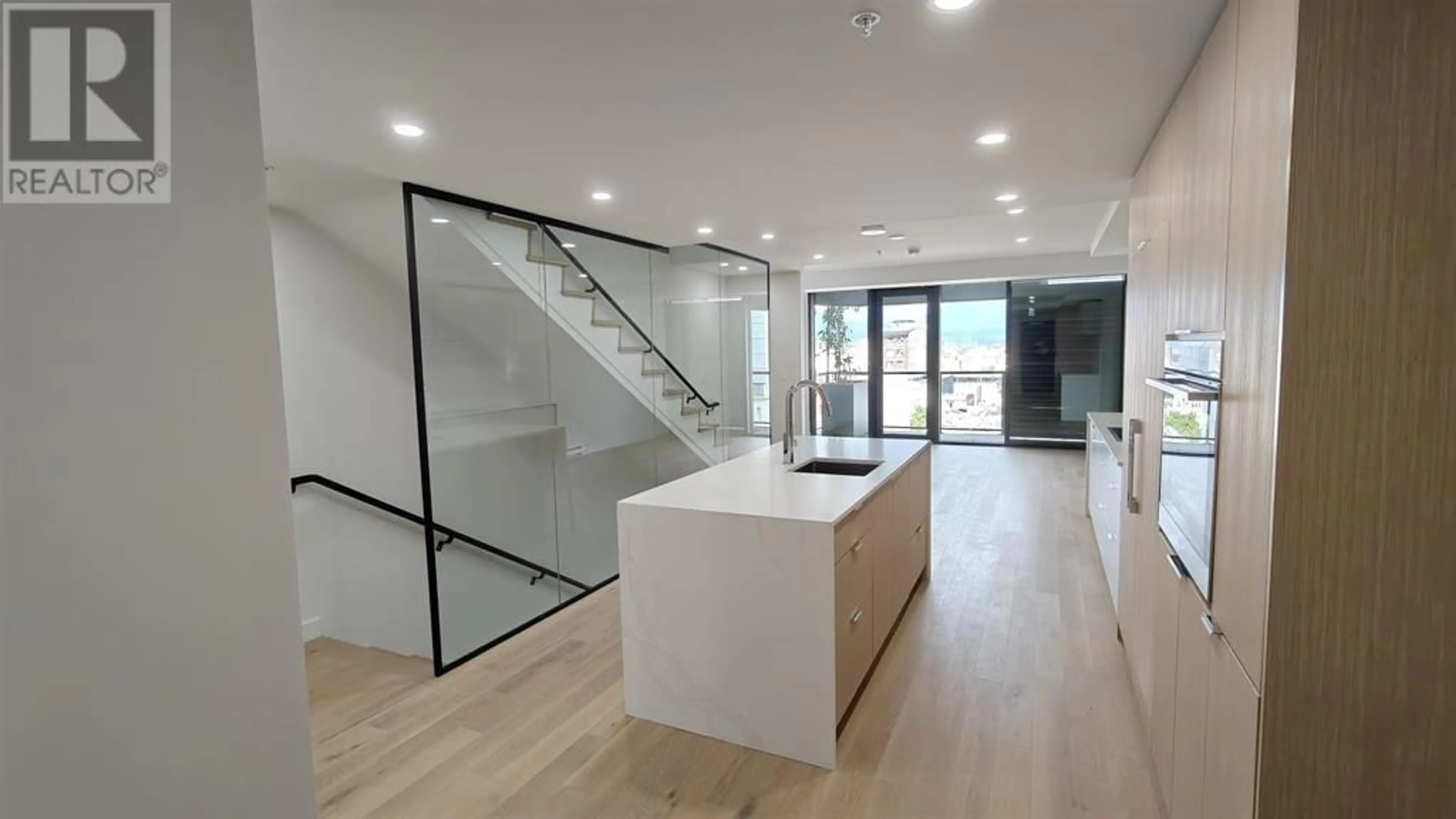 Indoor foyer for 901 - 239 KEEFER STREET, Vancouver British Columbia V6A1X6
