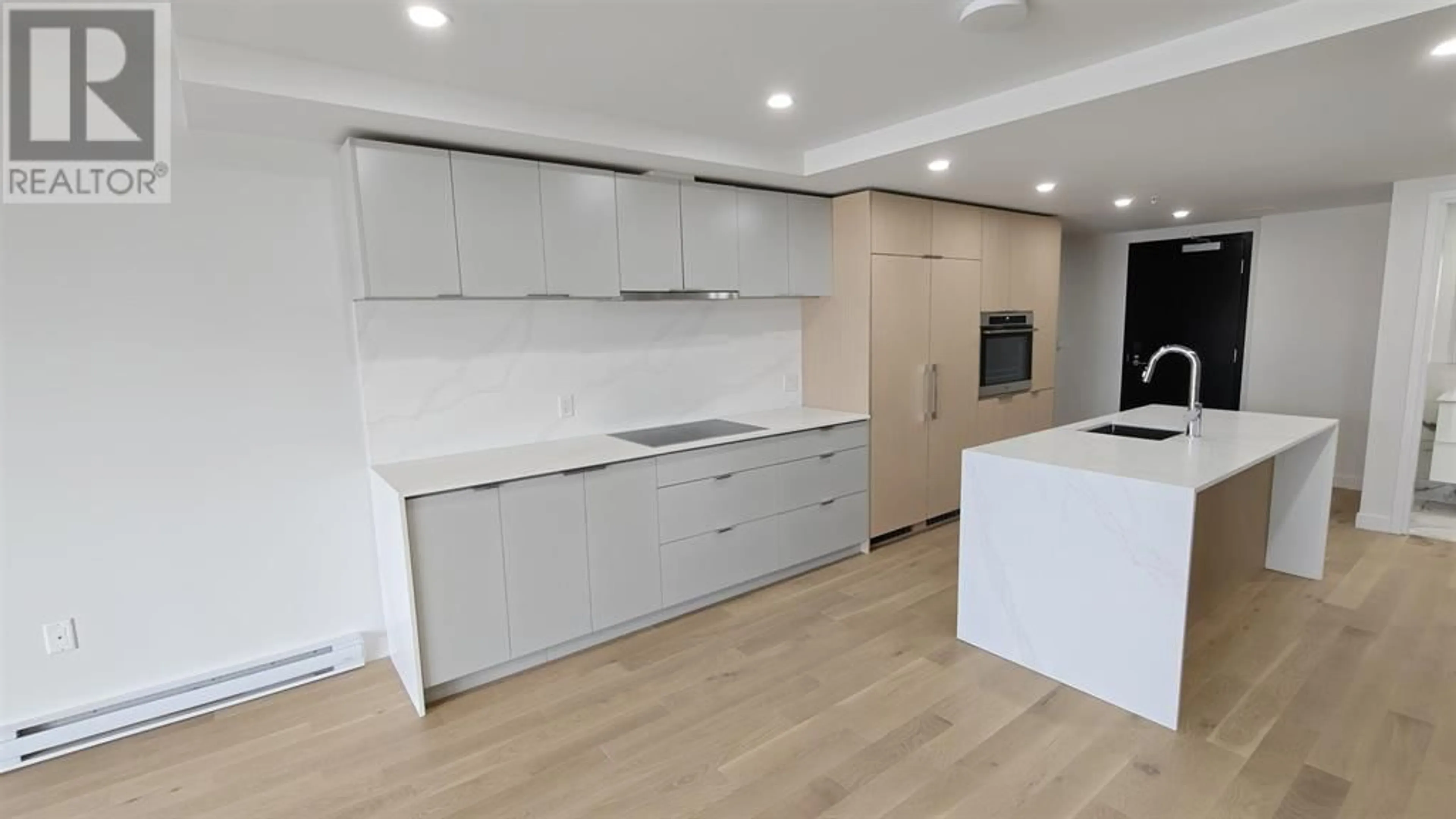 Open concept kitchen, wood/laminate floor for 901 - 239 KEEFER STREET, Vancouver British Columbia V6A1X6