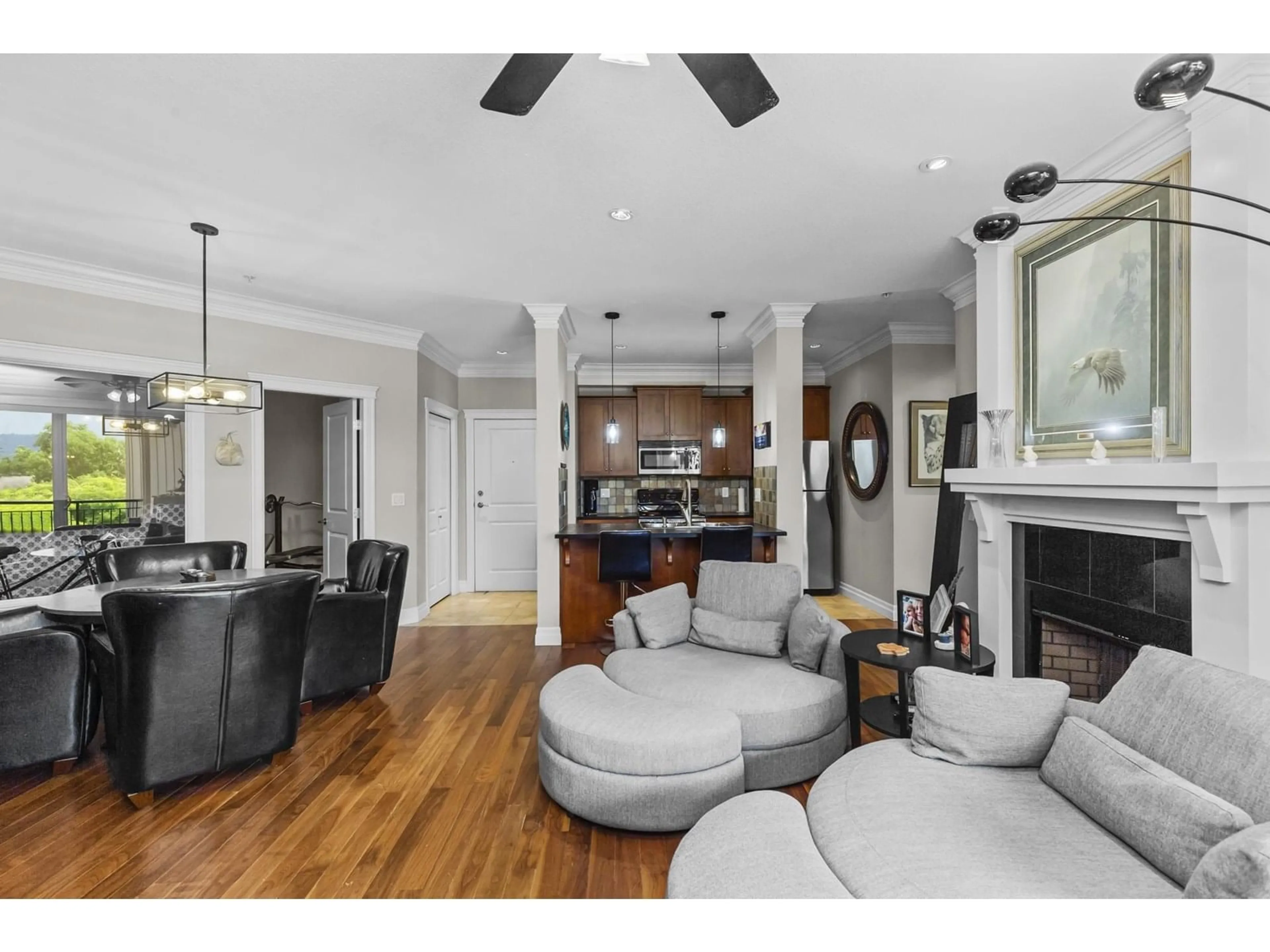 Living room with furniture, wood/laminate floor for 302B - 45595 TAMIHI WAY, Chilliwack British Columbia V2R0G3