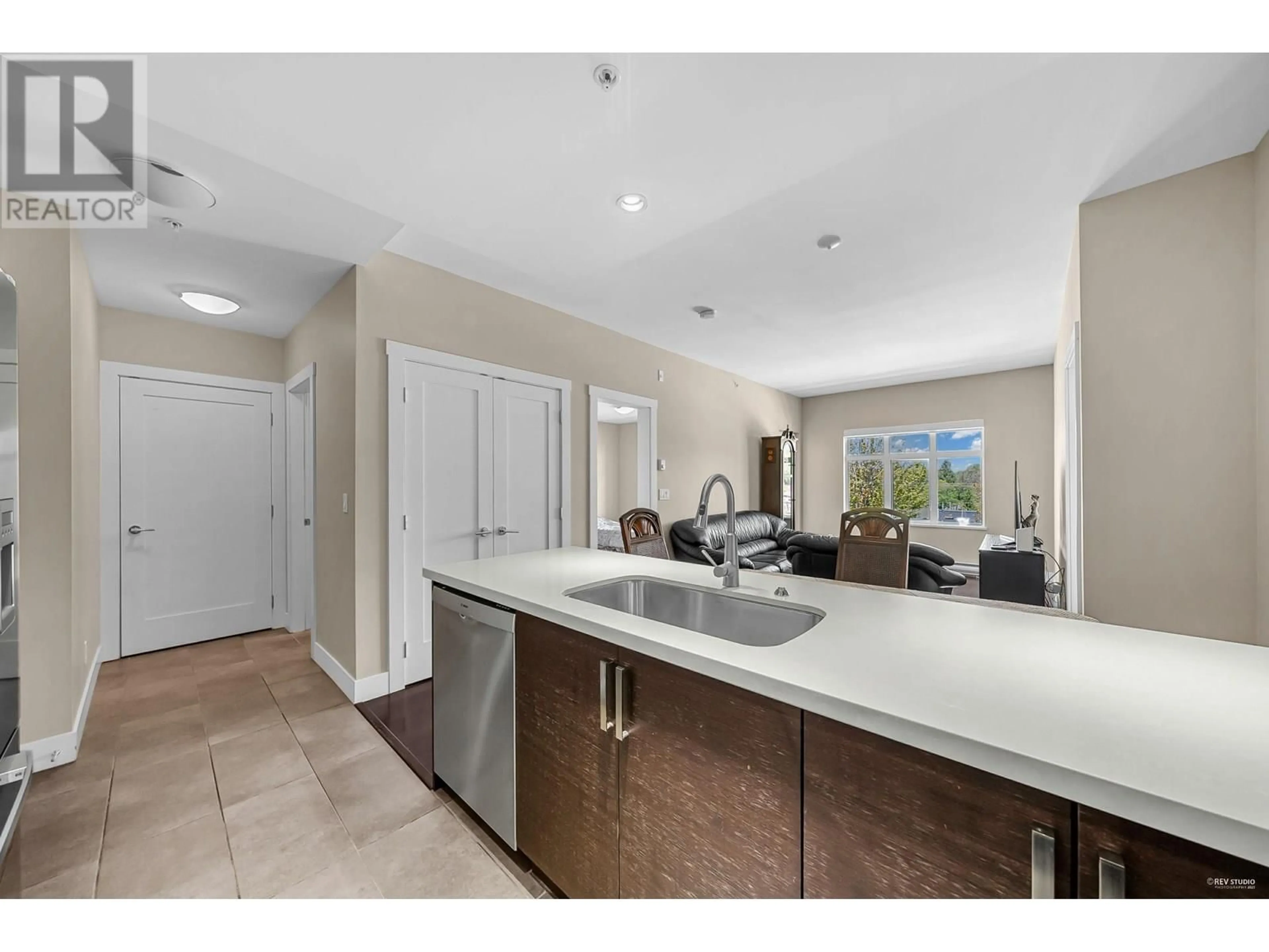 Unknown for 301 - 4710 HASTINGS STREET, Burnaby British Columbia V5C2K7