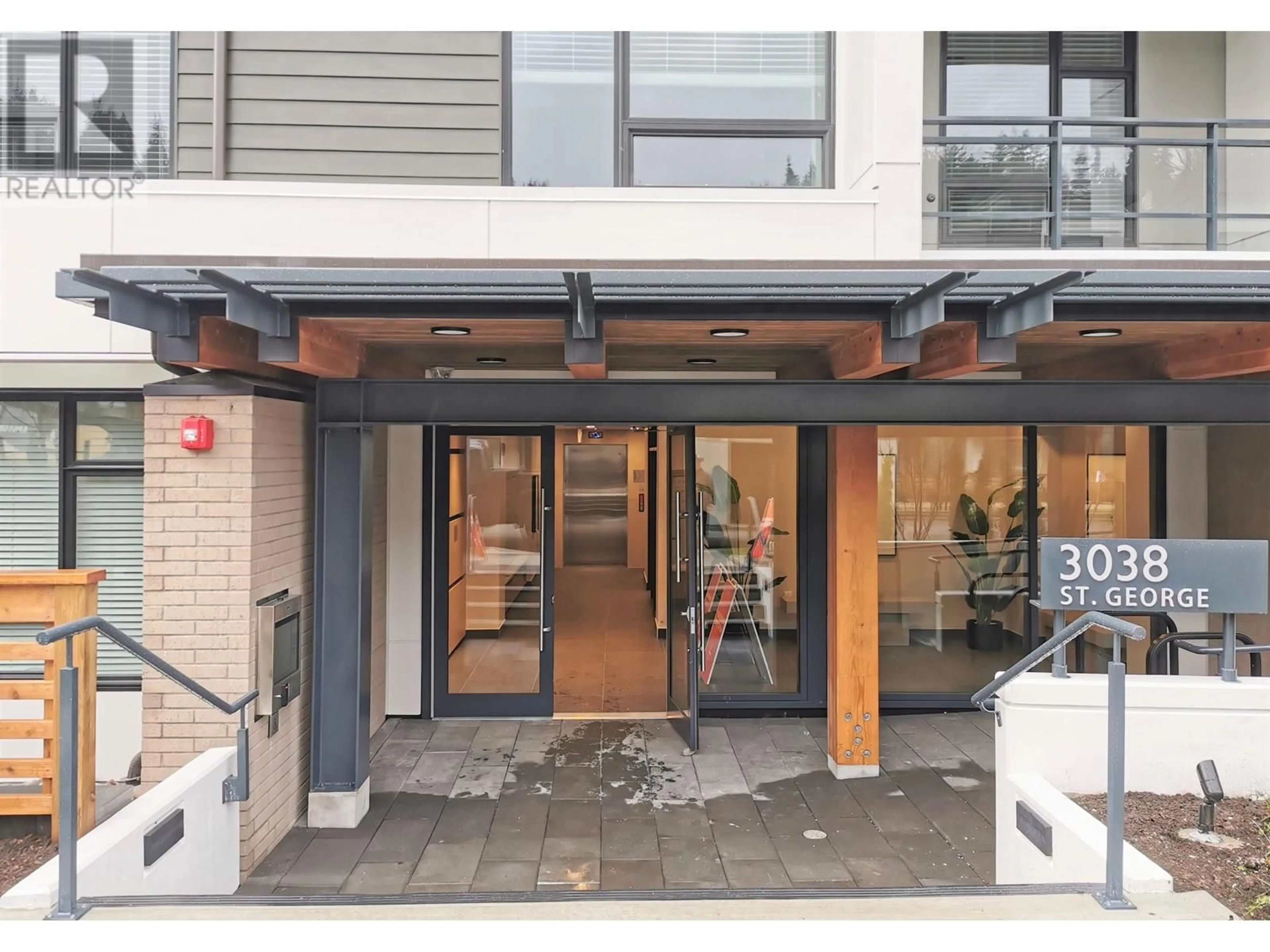 Indoor foyer for 104 - 3038 ST GEORGE STREET, Port Moody British Columbia V3H0L3
