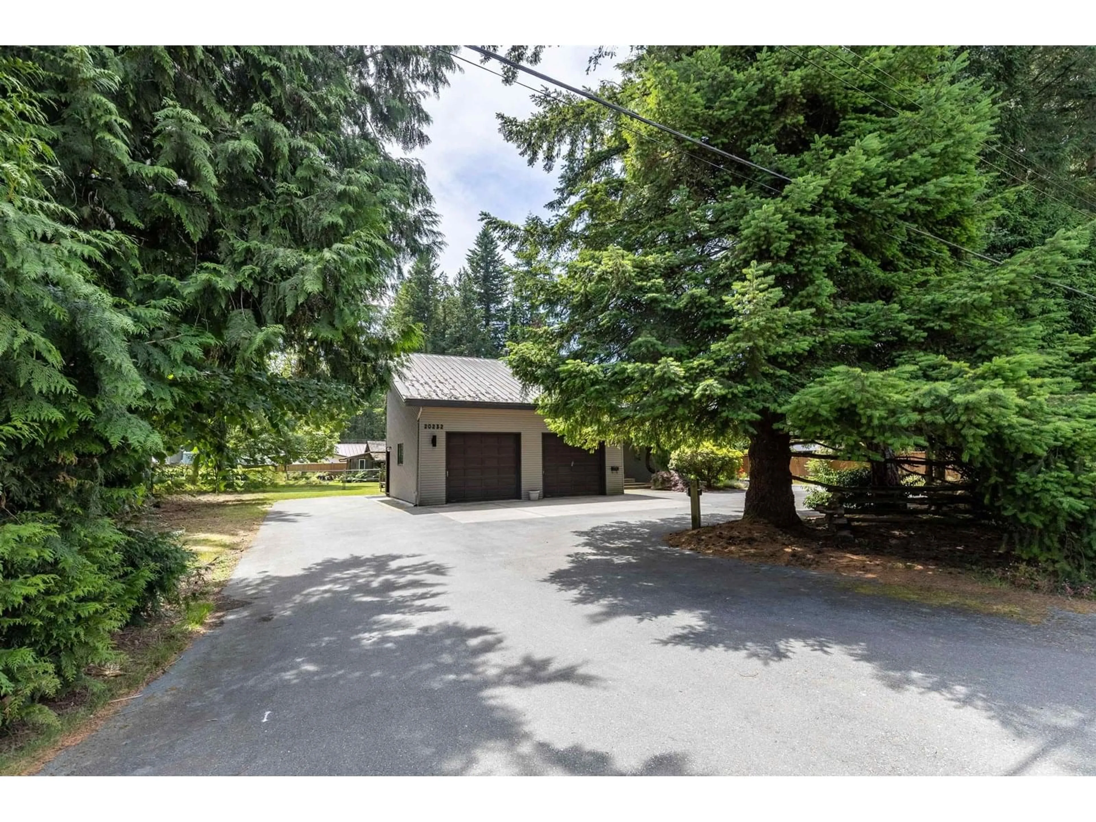 A pic from outside/outdoor area/front of a property/back of a property/a pic from drone, unknown for 20232 37A, Langley British Columbia V3A2T1