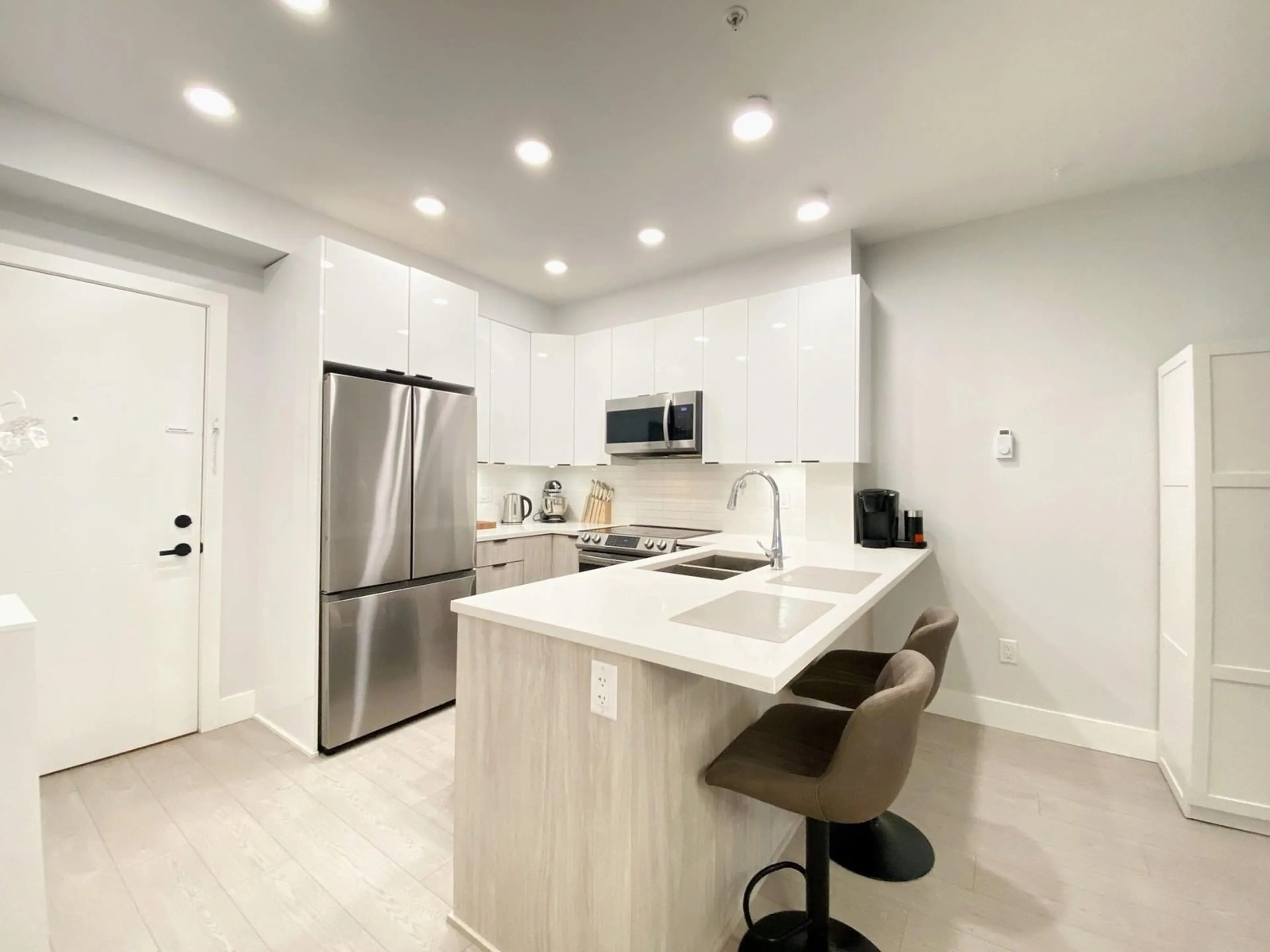 Open concept kitchen, unknown for 202 - 20360 LOGAN, Langley British Columbia V3A0P5