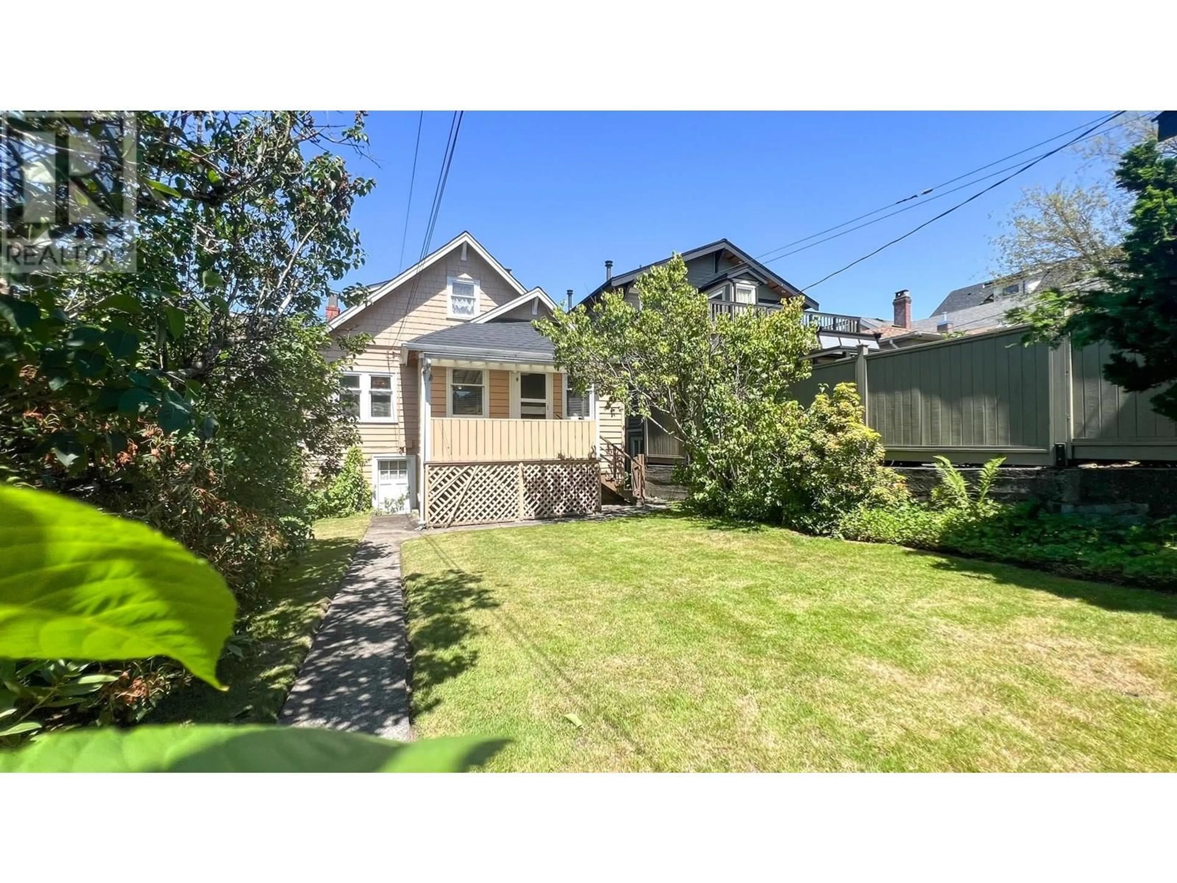 A pic from outside/outdoor area/front of a property/back of a property/a pic from drone, street for 3464 OXFORD STREET, Vancouver British Columbia V5K1N9