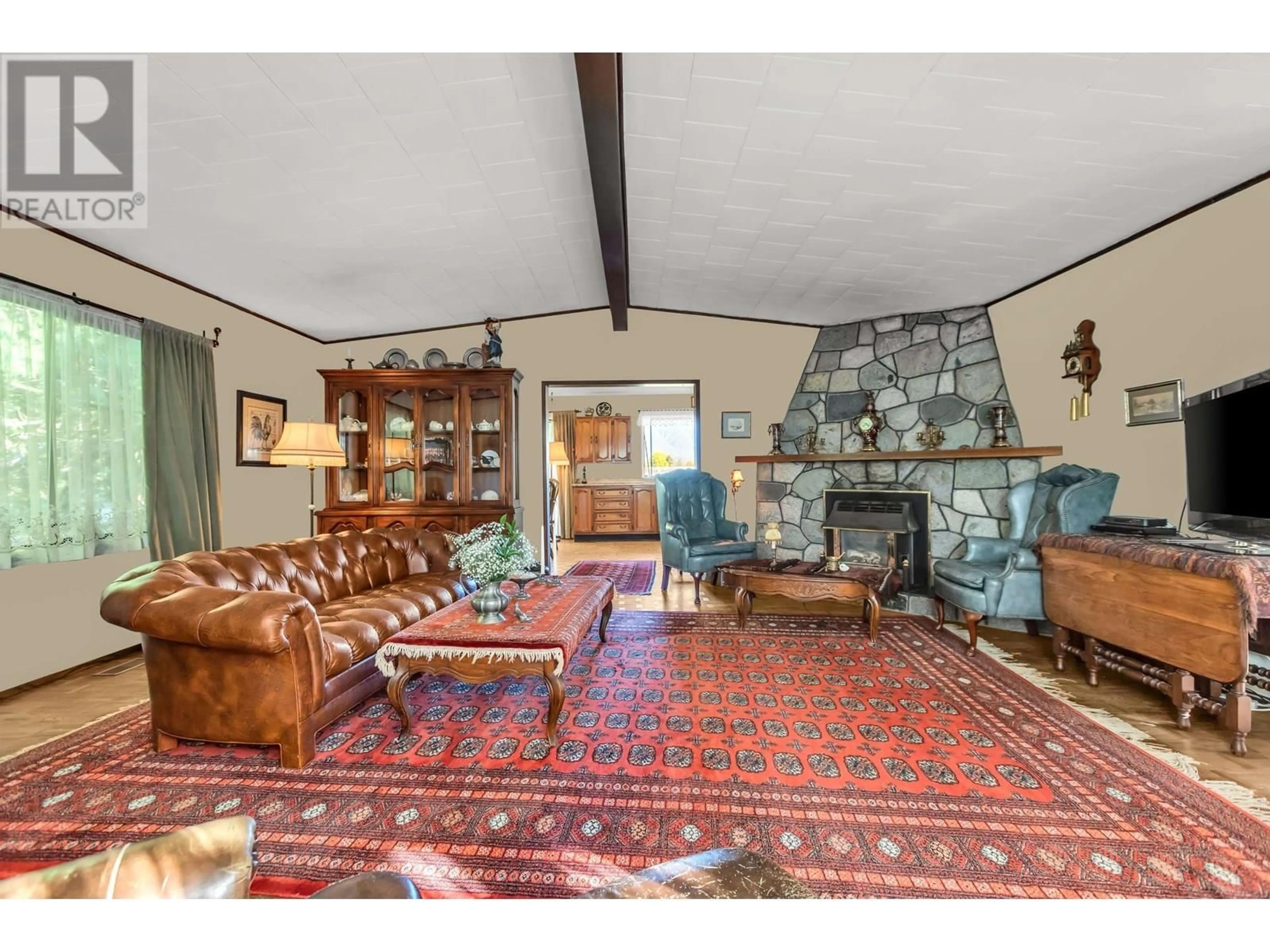 Living room with furniture, unknown for 18825 OLD DEWDNEY TRUNK ROAD, Pitt Meadows British Columbia V3Y2R9