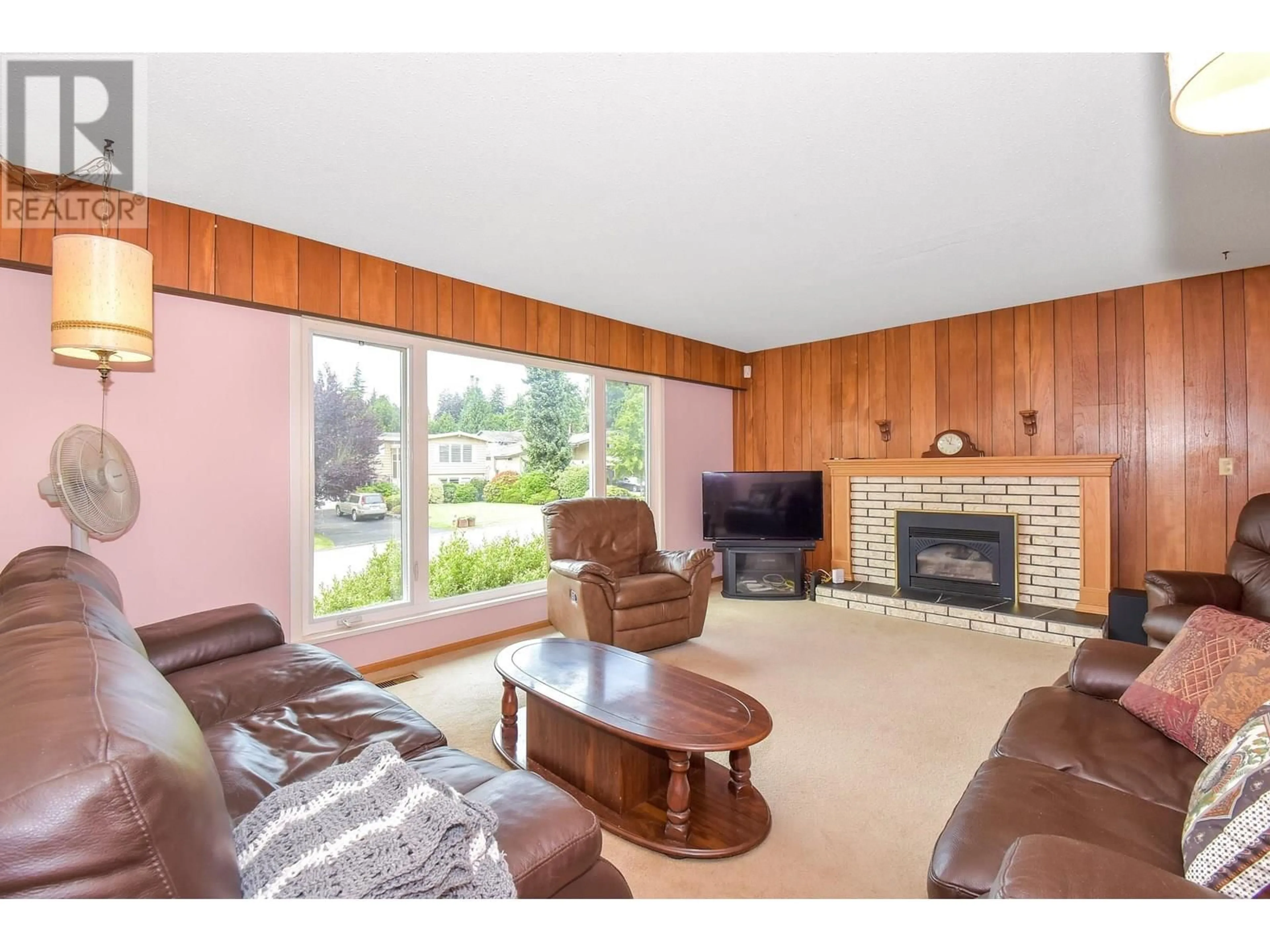 Living room with furniture, wood/laminate floor for 5421 5B AVENUE, Delta British Columbia V4M1K6