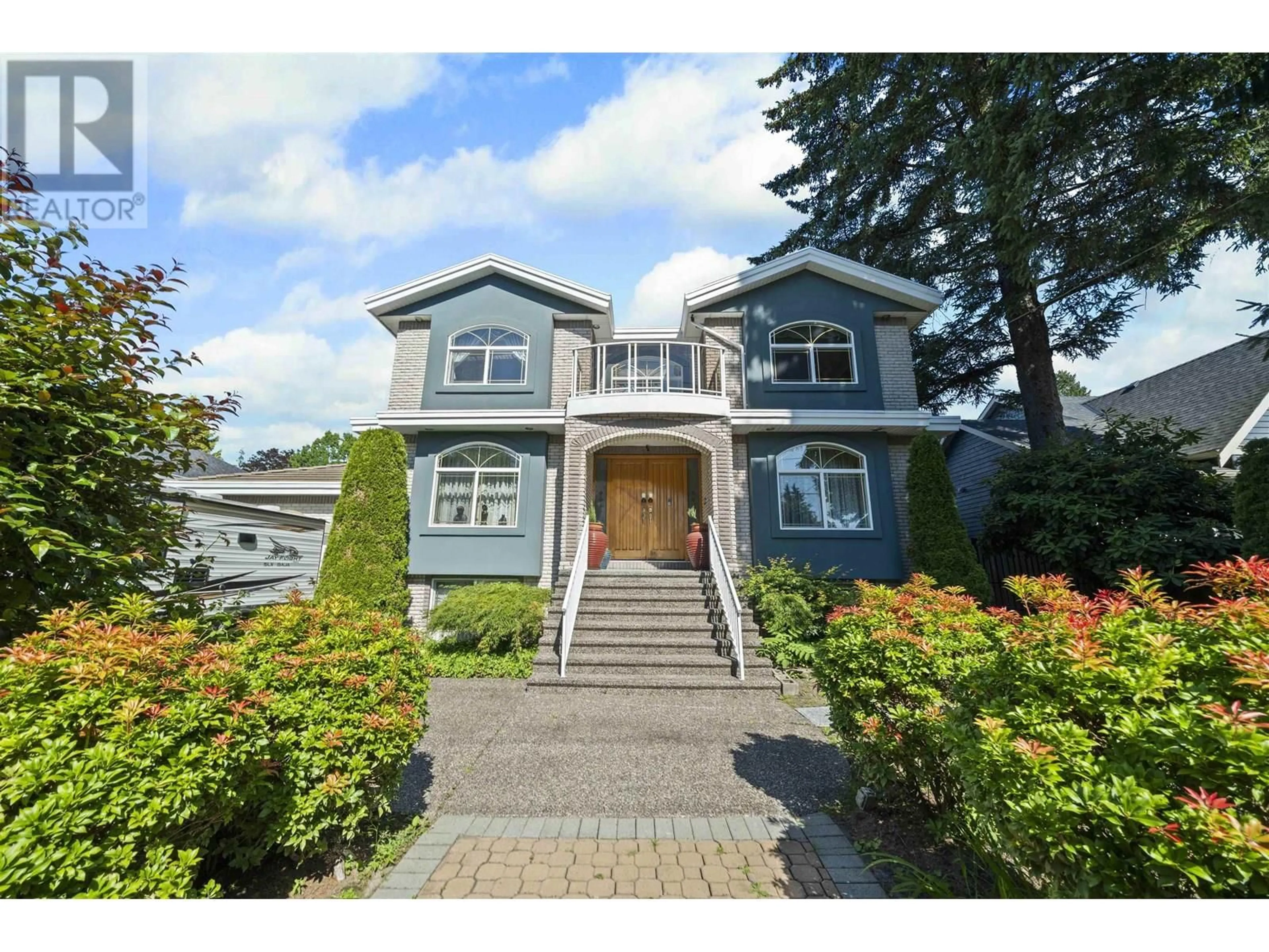 Home with vinyl exterior material, street for 3550 PHILLIPS AVENUE, Burnaby British Columbia V5A2W7