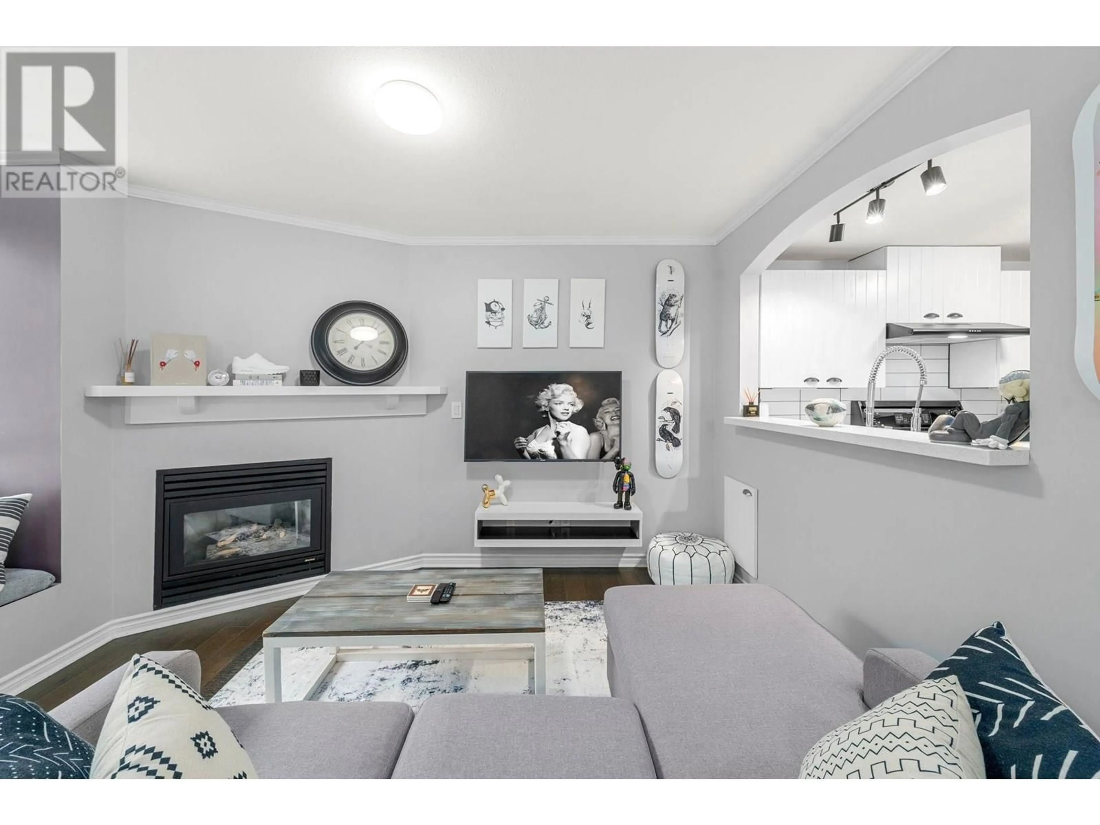 Living room with furniture, unknown for 3 - 995 LYNN VALLEY ROAD, North Vancouver British Columbia V7J1Z6