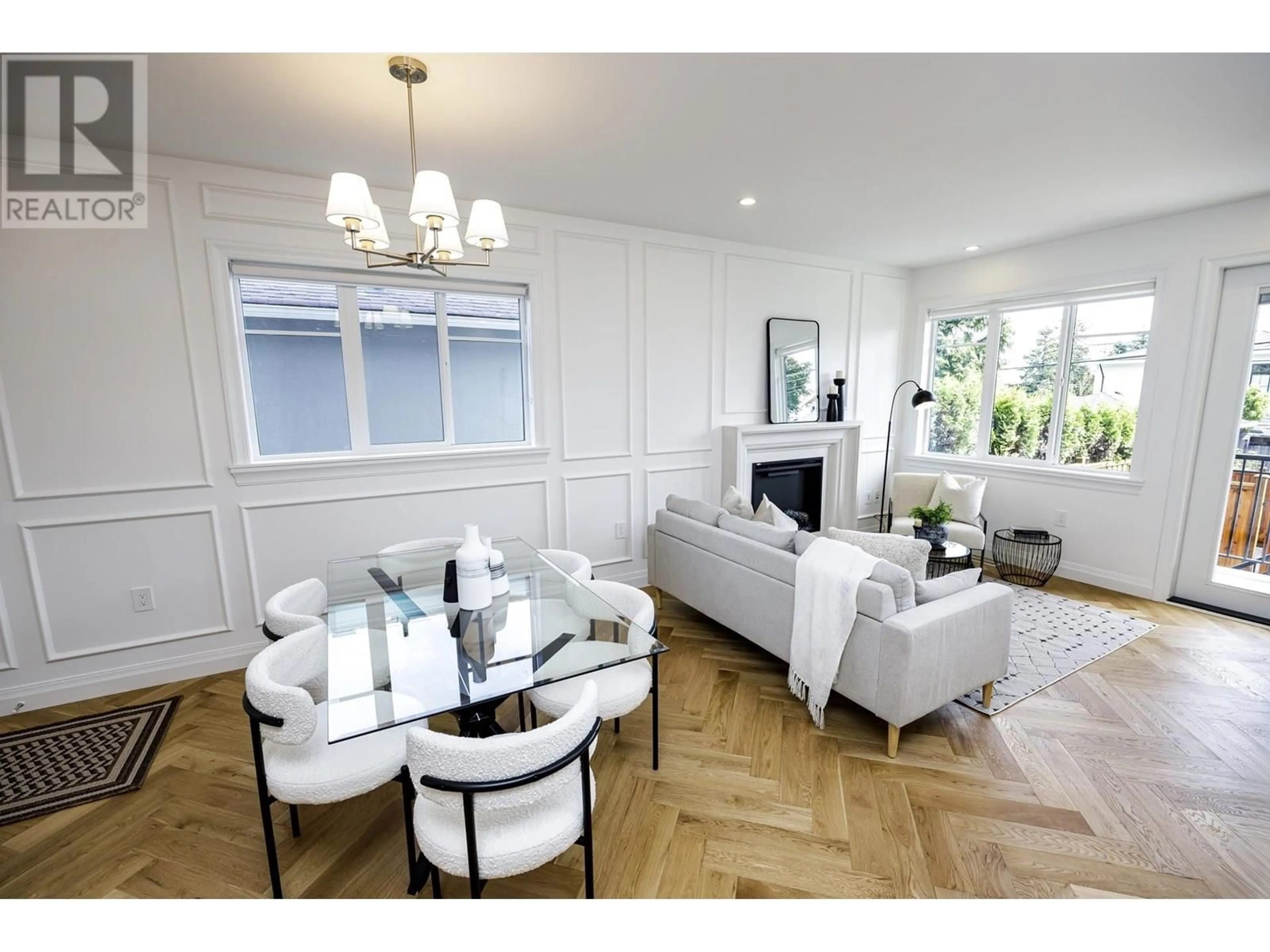 Living room with furniture, wood/laminate floor for 261 23RD STREET, North Vancouver British Columbia V7L3E4