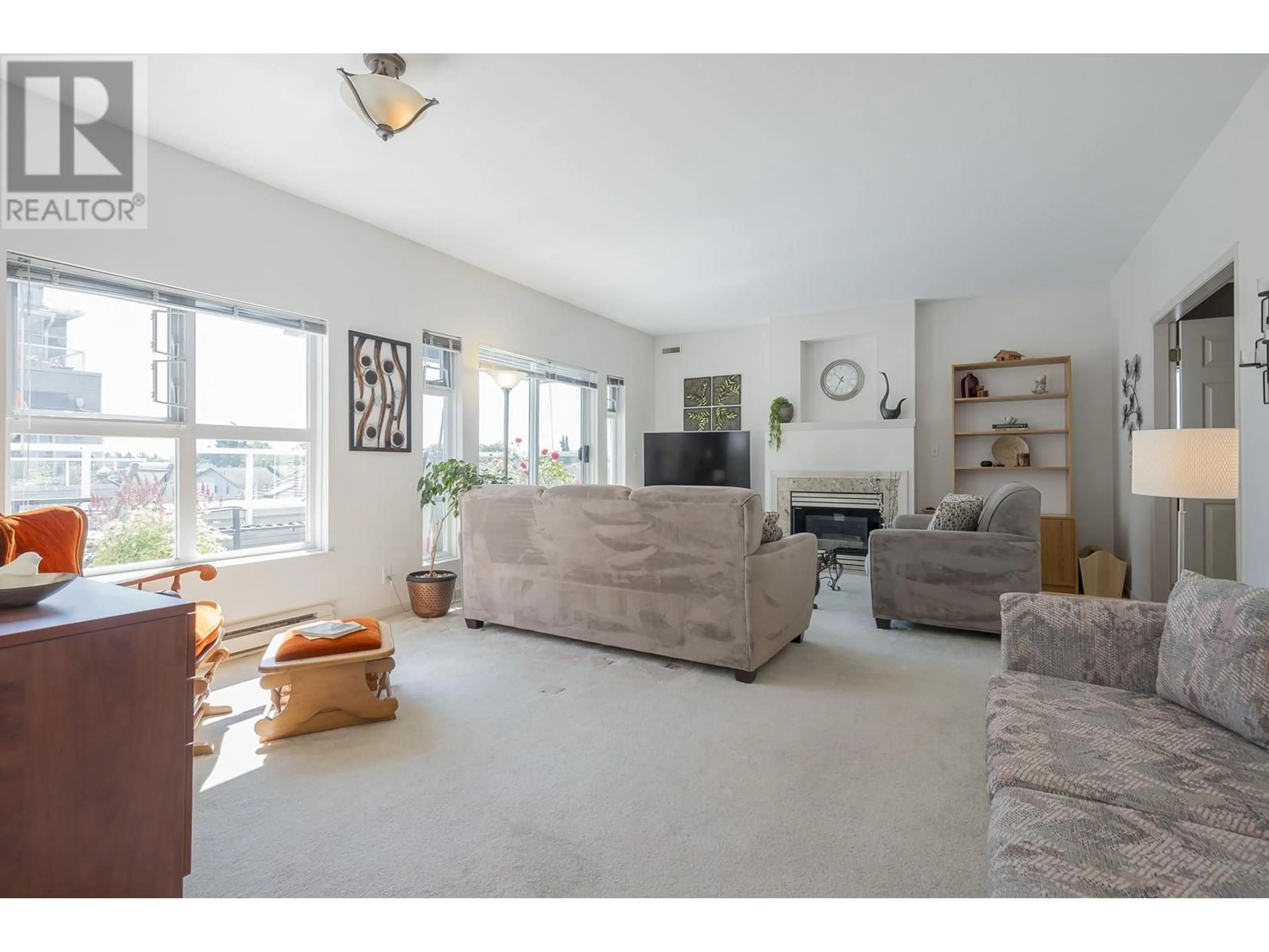 Living room with furniture, unknown for 204 - 4728 53 STREET, Delta British Columbia V4K2Z1