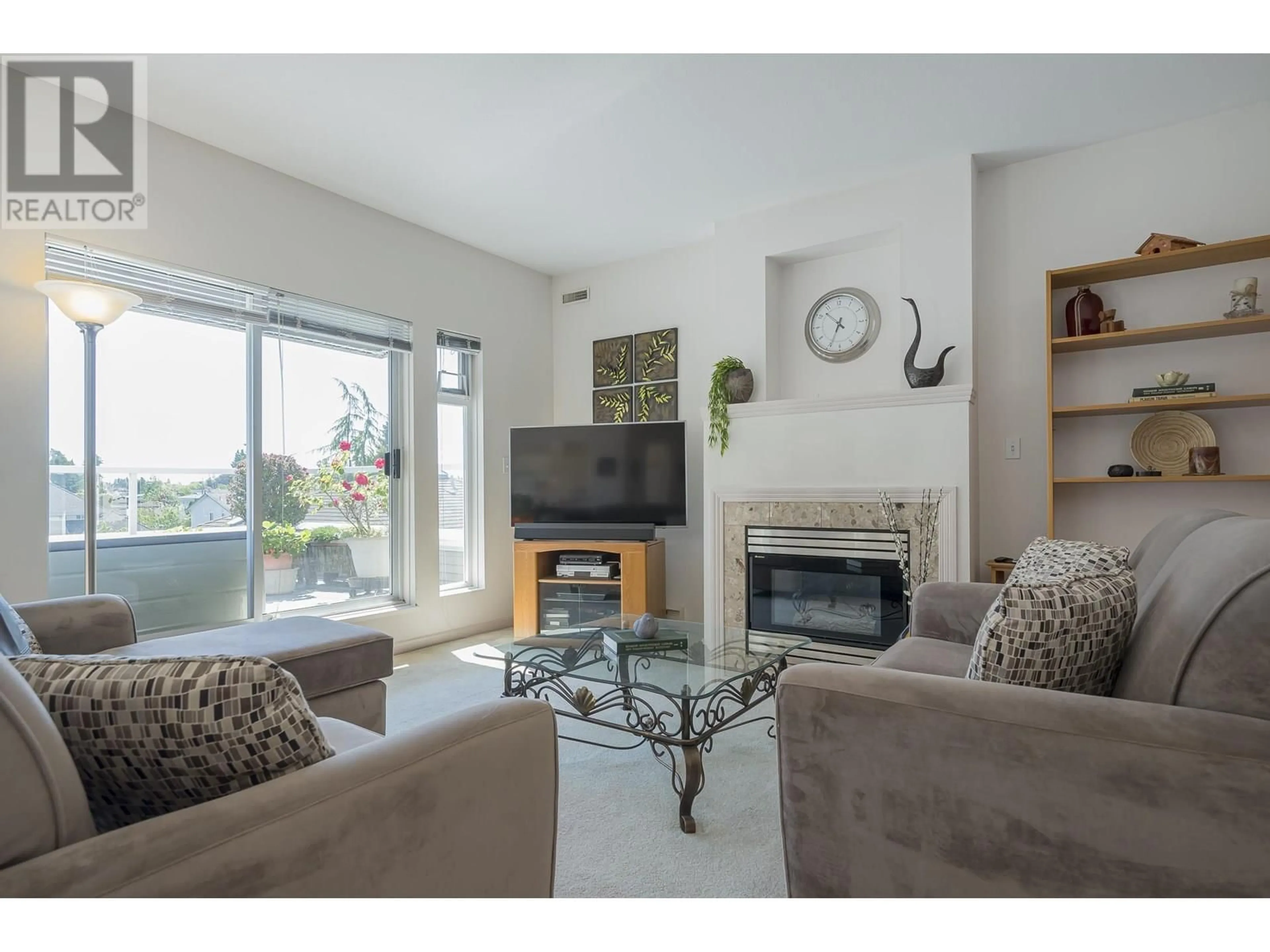 Living room with furniture, unknown for 204 - 4728 53 STREET, Delta British Columbia V4K2Z1