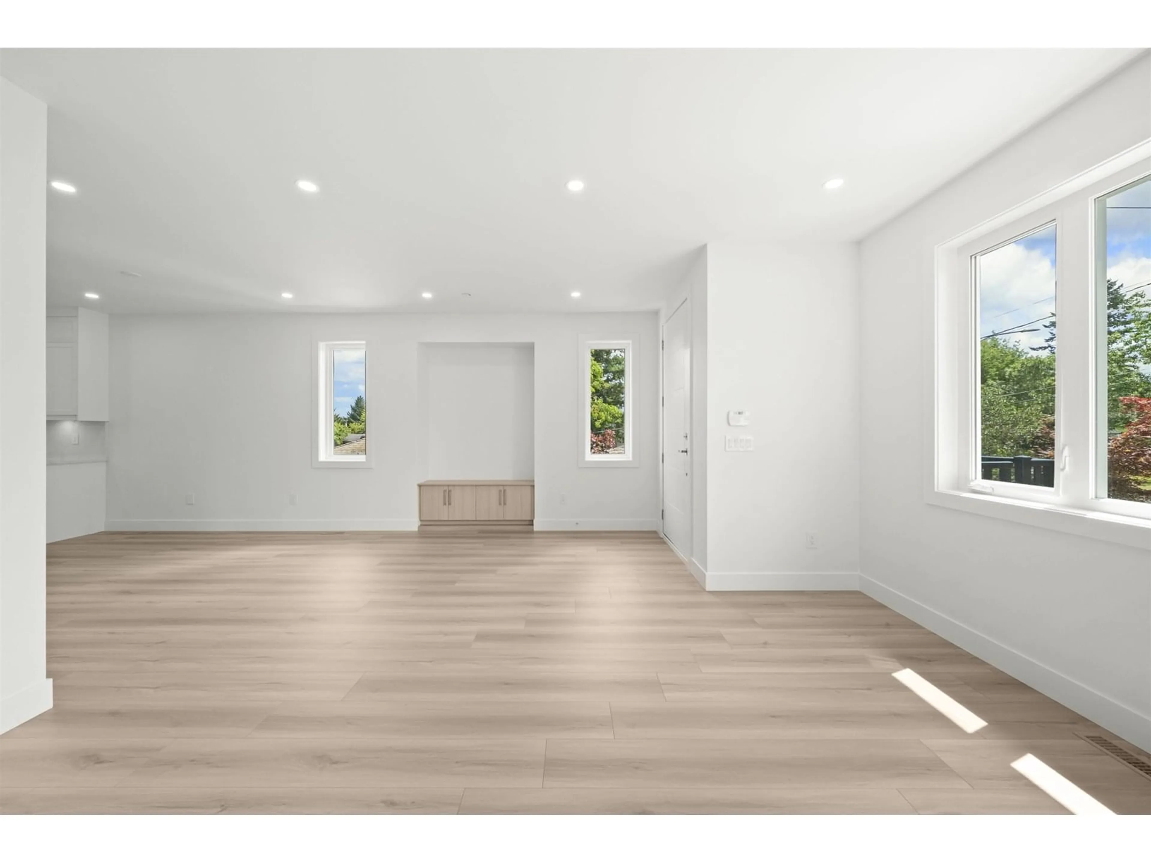 Unknown for 2 - 26725 FRASER, Langley British Columbia V4W3L1
