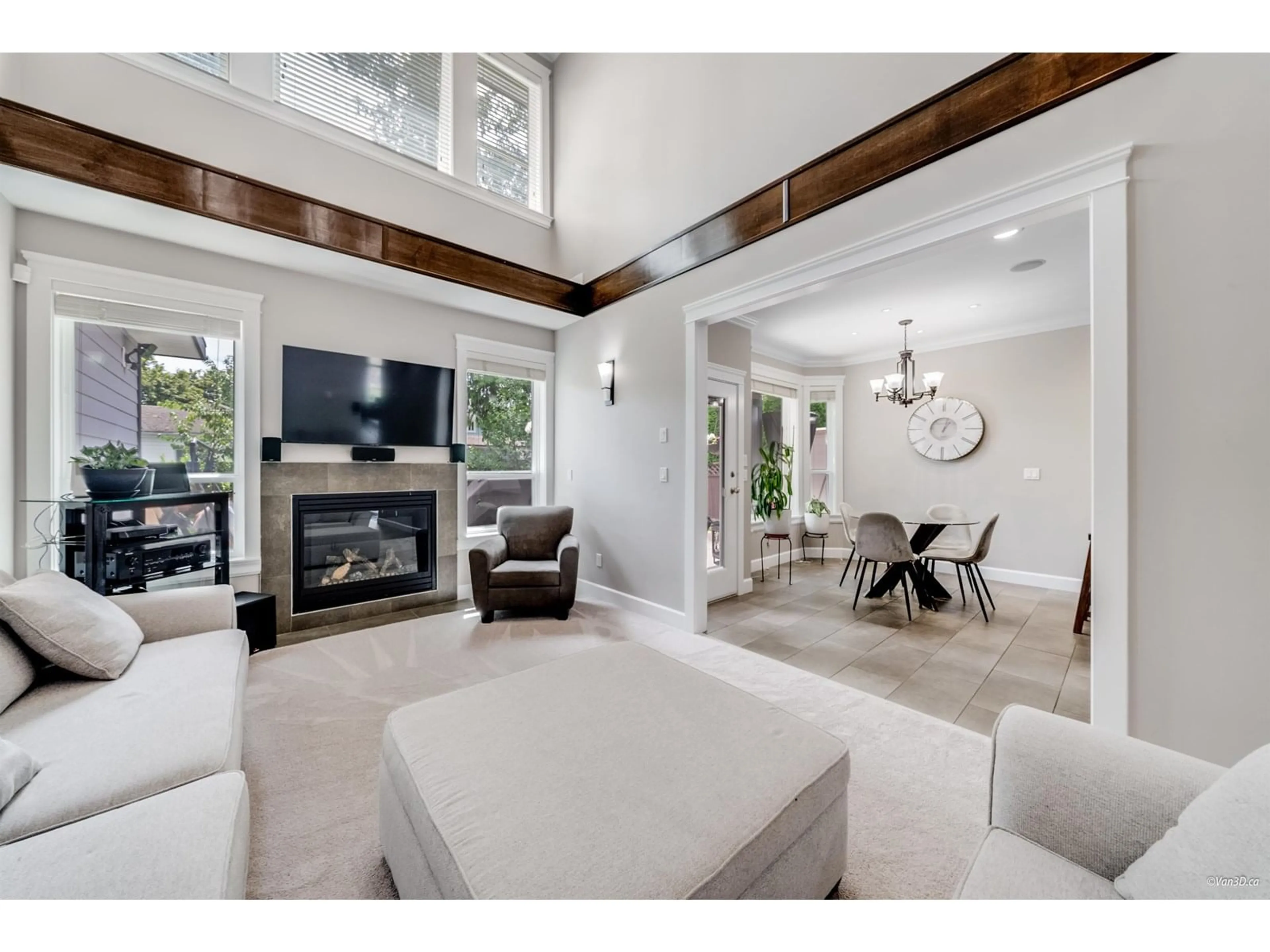 Living room with furniture, unknown for 15688 92, Surrey British Columbia V4N2X1