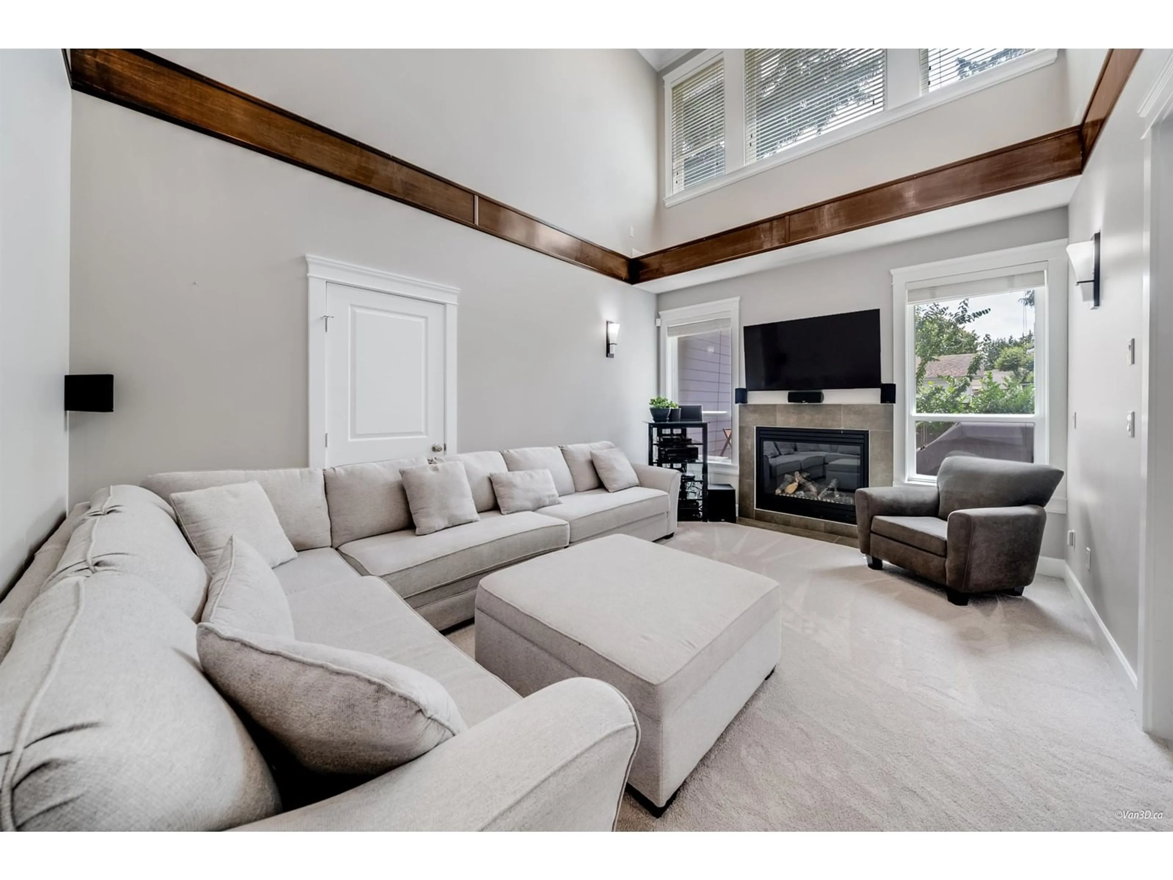 Living room with furniture, unknown for 15688 92, Surrey British Columbia V4N2X1