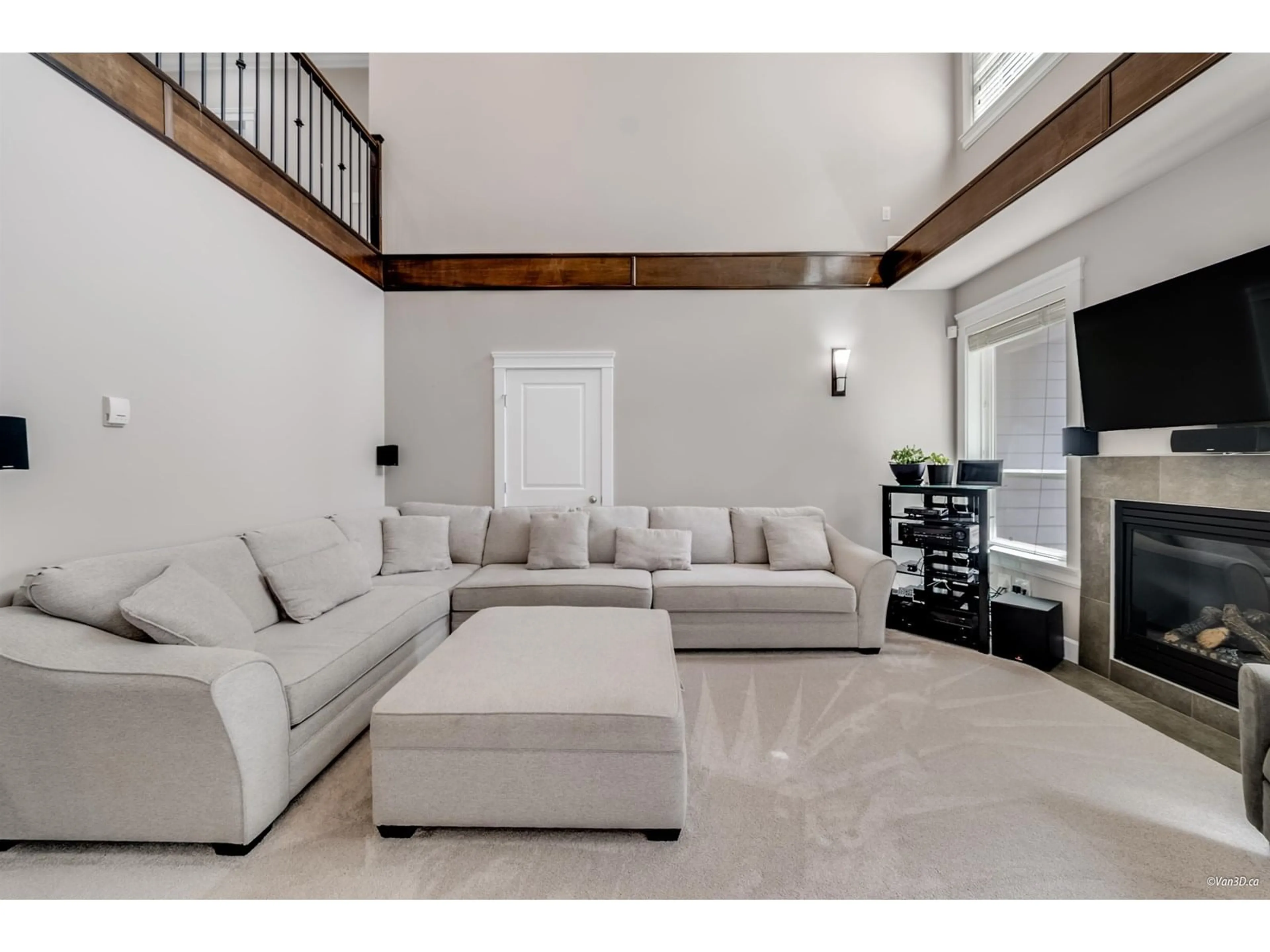 Living room with furniture, unknown for 15688 92, Surrey British Columbia V4N2X1