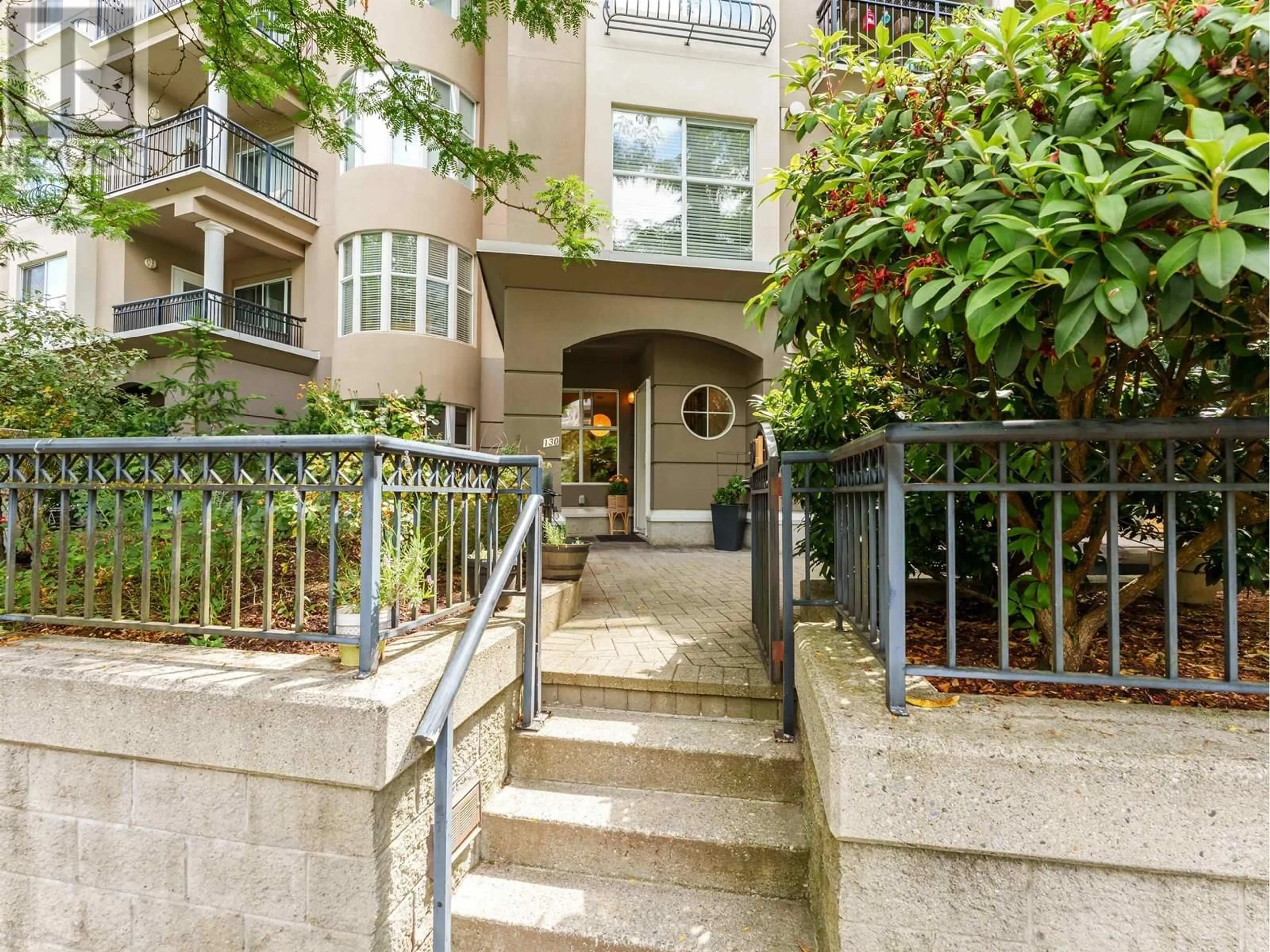 Indoor entryway for 130 - 1185 PACIFIC STREET, Coquitlam British Columbia V3B7Z2
