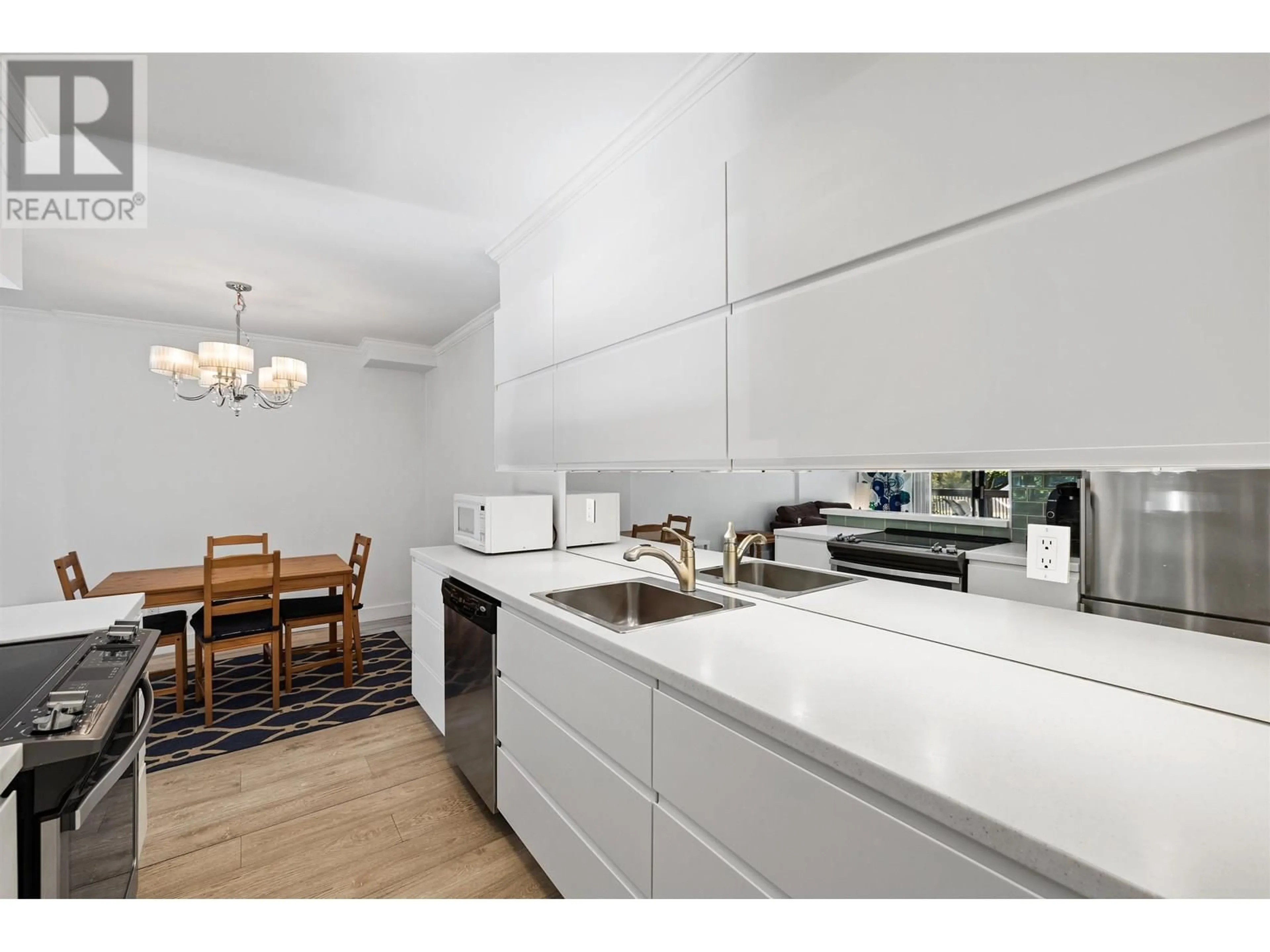Standard kitchen, unknown for 209 - 5932 PATTERSON AVENUE, Burnaby British Columbia V5H4B4