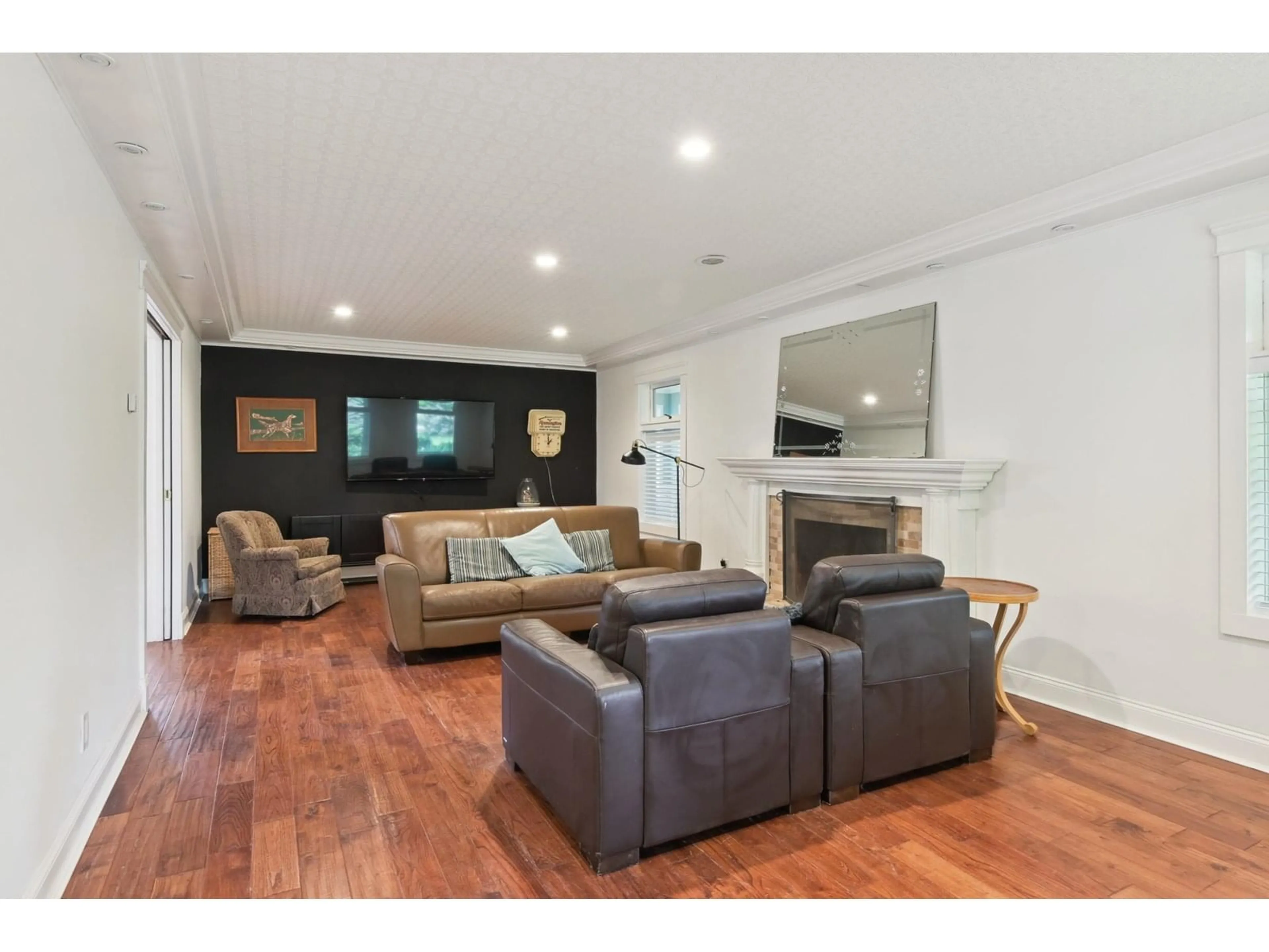 Living room with furniture, wood/laminate floor for 4664 236, Langley British Columbia V2Z2S4