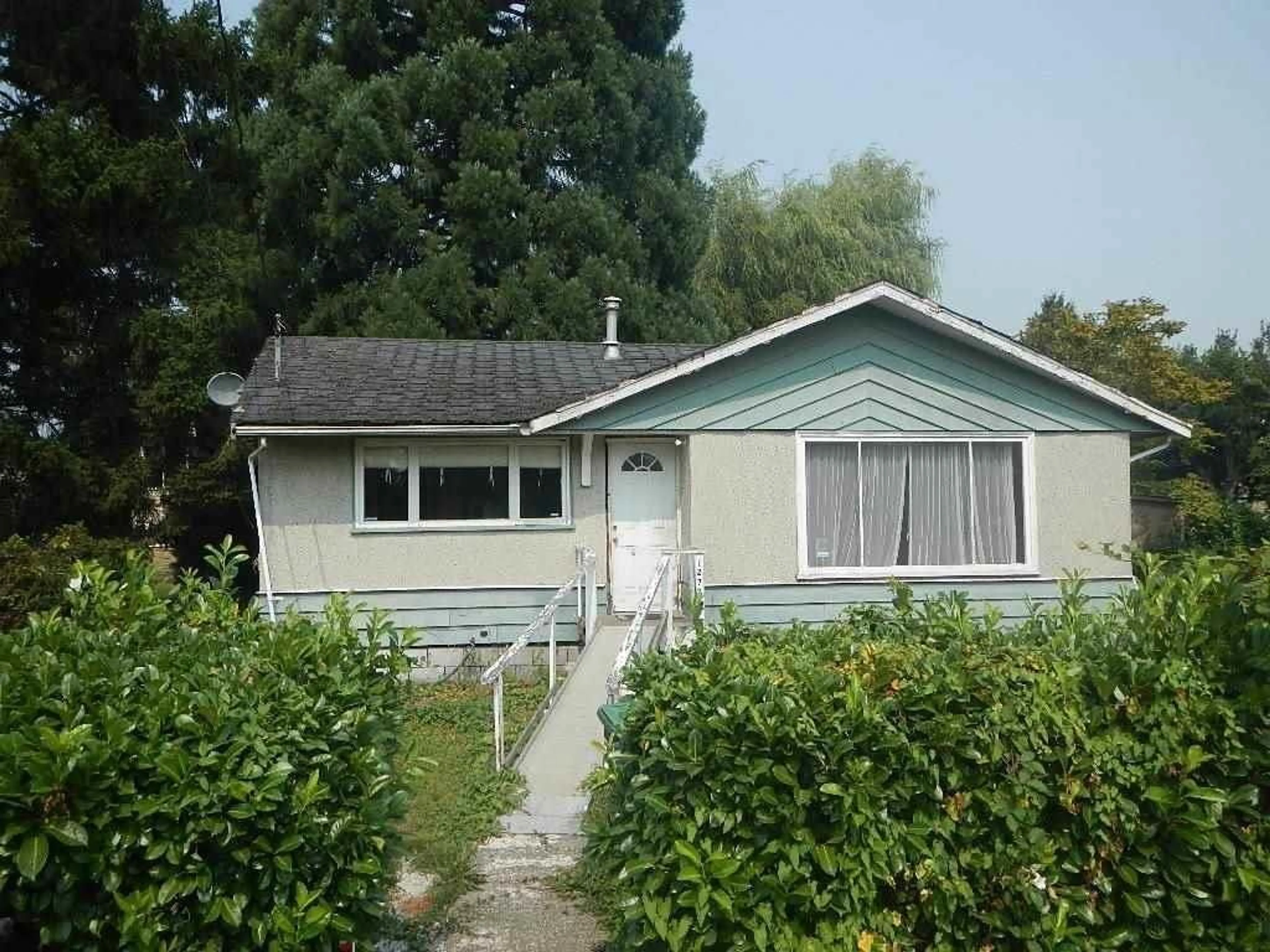 Home with vinyl exterior material, street for 12725 113B, Surrey British Columbia V3V3N2