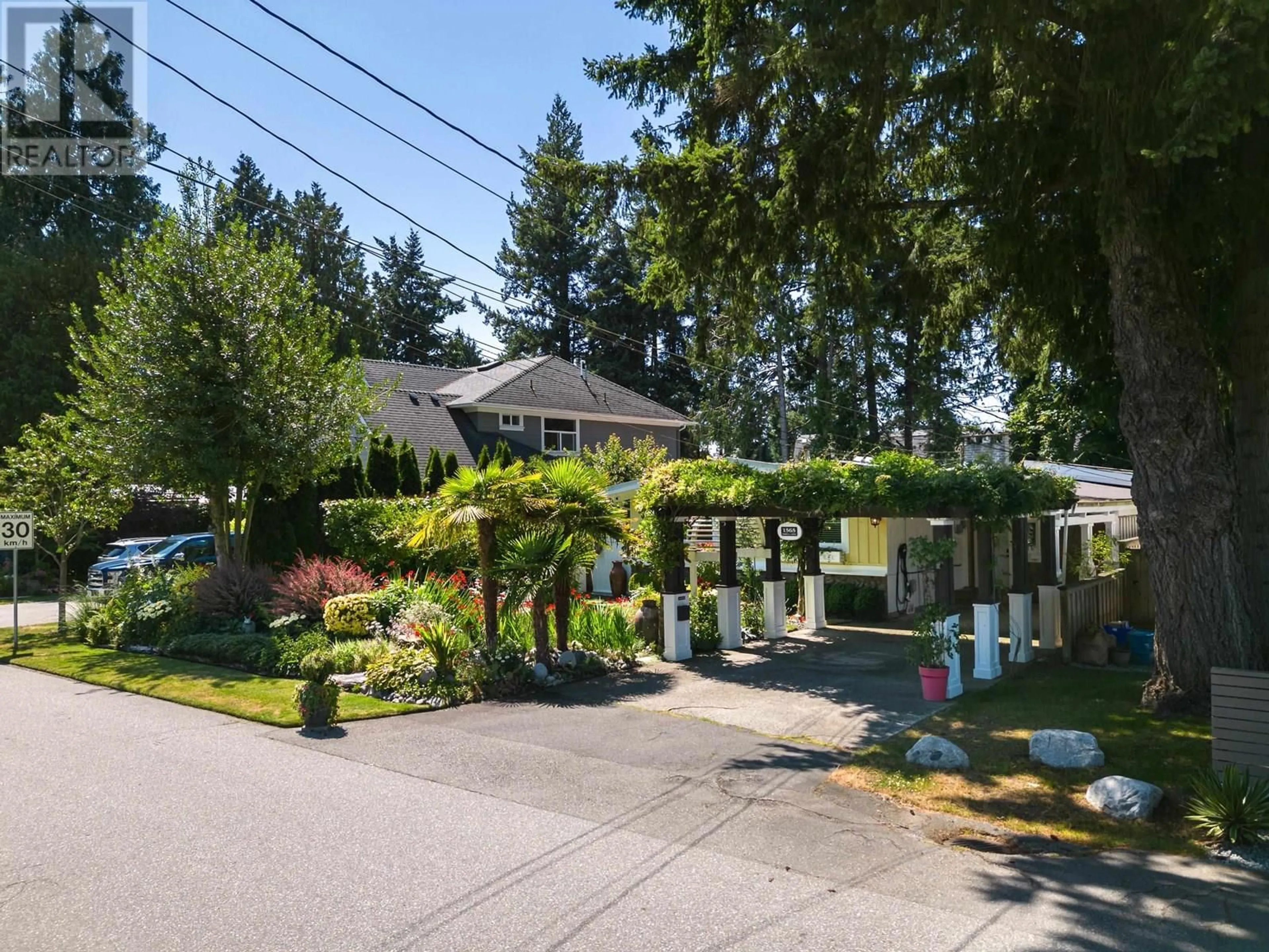 A pic from outside/outdoor area/front of a property/back of a property/a pic from drone, street for 1565 FARRELL CRESCENT, Delta British Columbia V4L1T7
