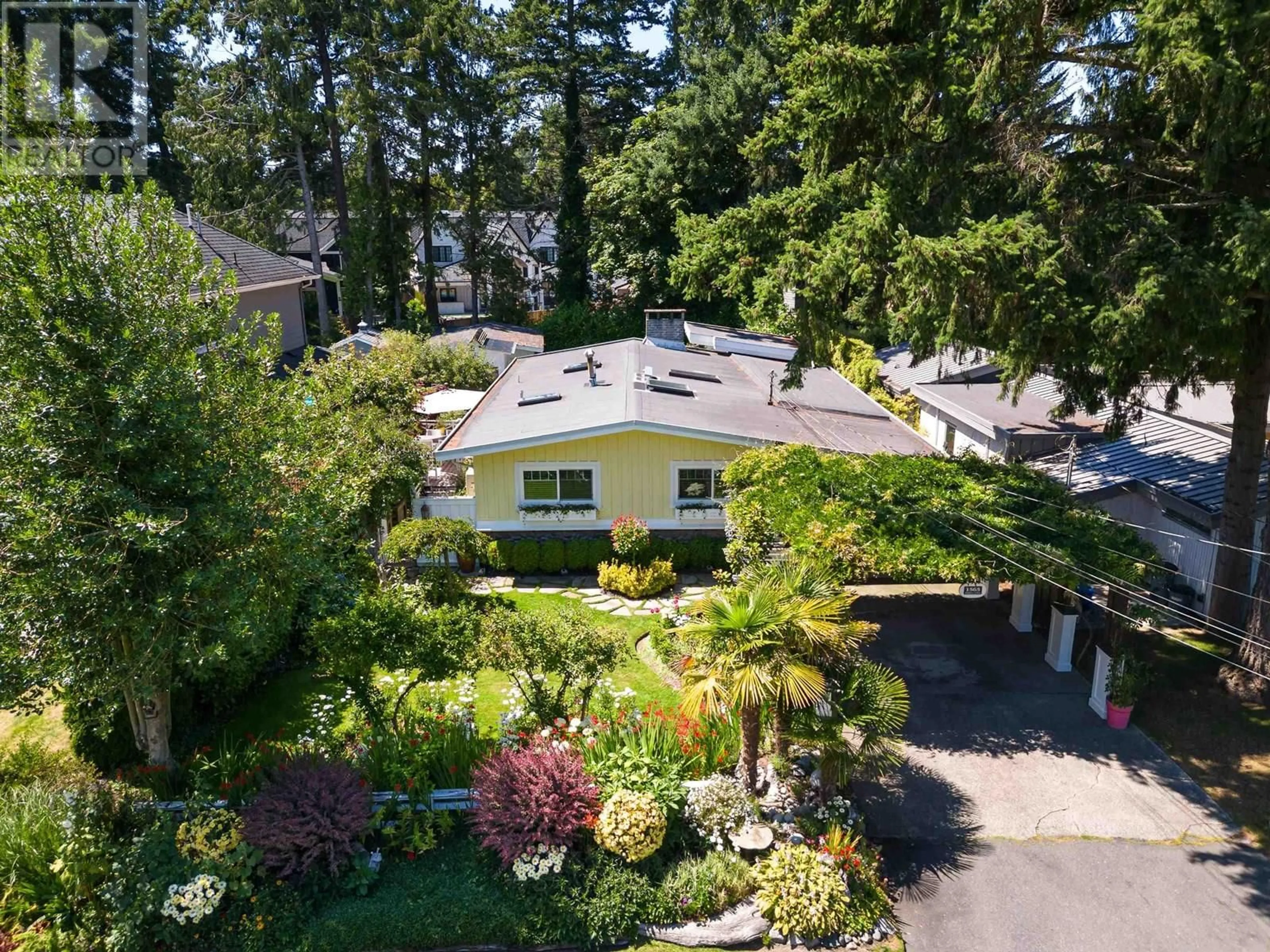 A pic from outside/outdoor area/front of a property/back of a property/a pic from drone, street for 1565 FARRELL CRESCENT, Delta British Columbia V4L1T7