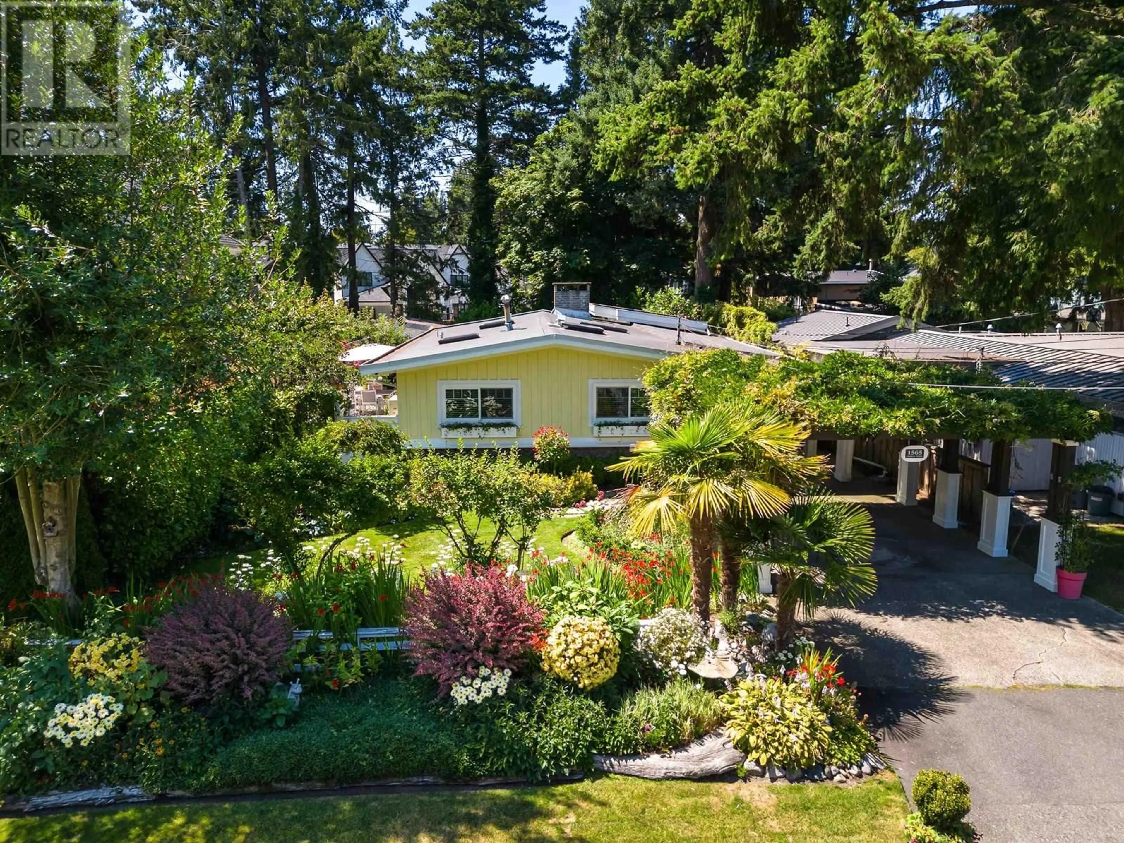 A pic from outside/outdoor area/front of a property/back of a property/a pic from drone, street for 1565 FARRELL CRESCENT, Delta British Columbia V4L1T7