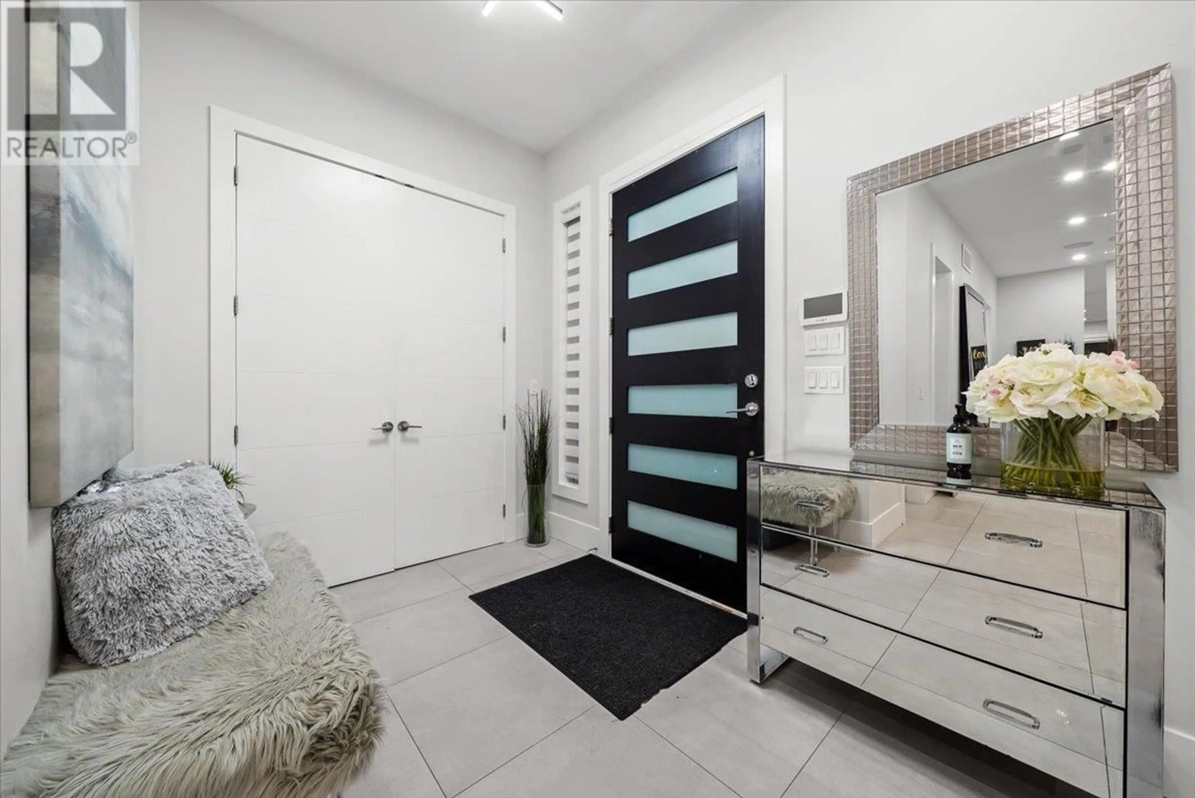 Indoor entryway for 1041 STEWART AVENUE, Coquitlam British Columbia V3K2N8