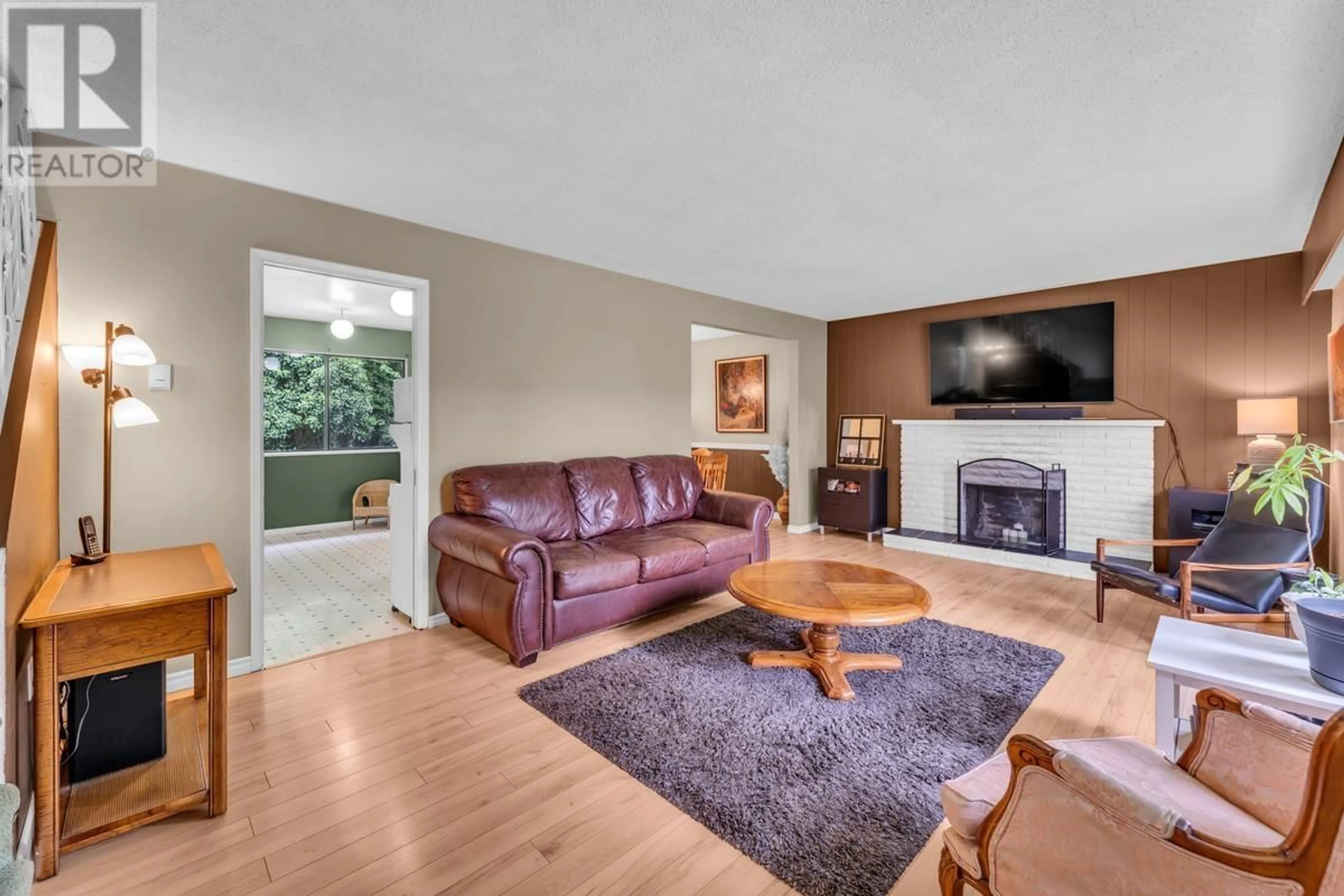 Living room with furniture, unknown for 9331 RYAN CRESCENT, Richmond British Columbia V7A2H1