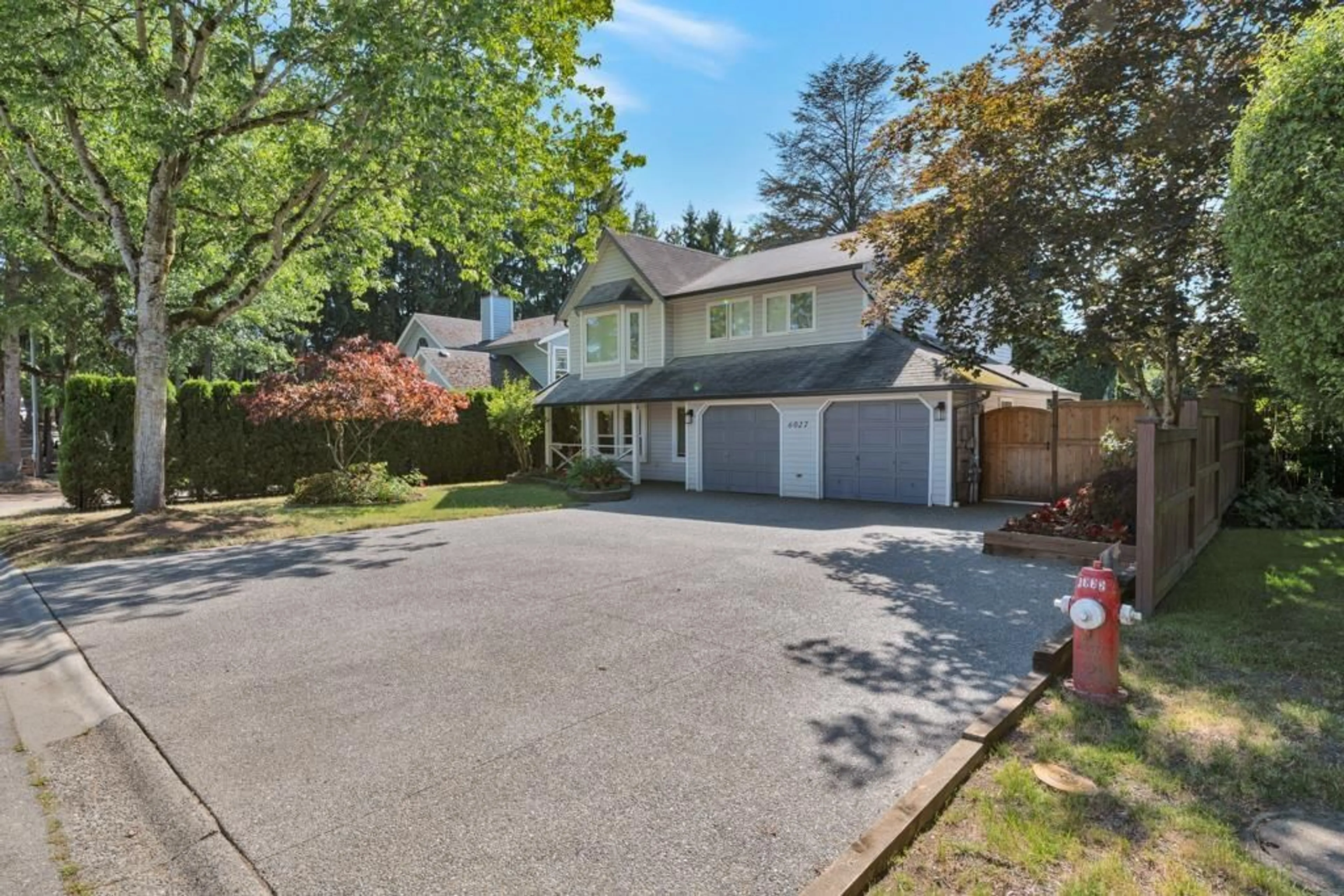 A pic from outside/outdoor area/front of a property/back of a property/a pic from drone, street for 6027 MORGAN, Surrey British Columbia V3S3L9