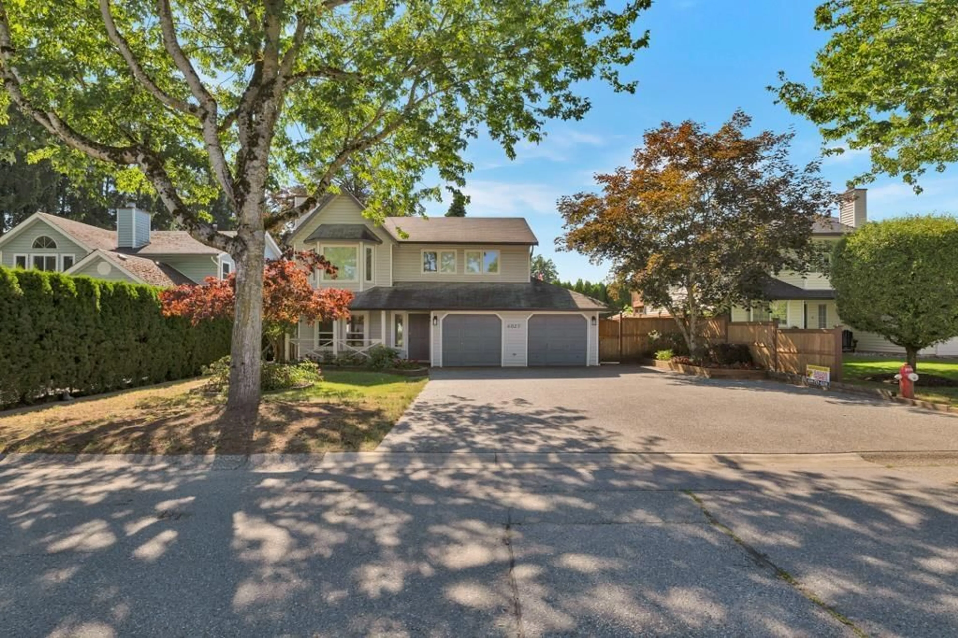 A pic from outside/outdoor area/front of a property/back of a property/a pic from drone, street for 6027 MORGAN, Surrey British Columbia V3S3L9