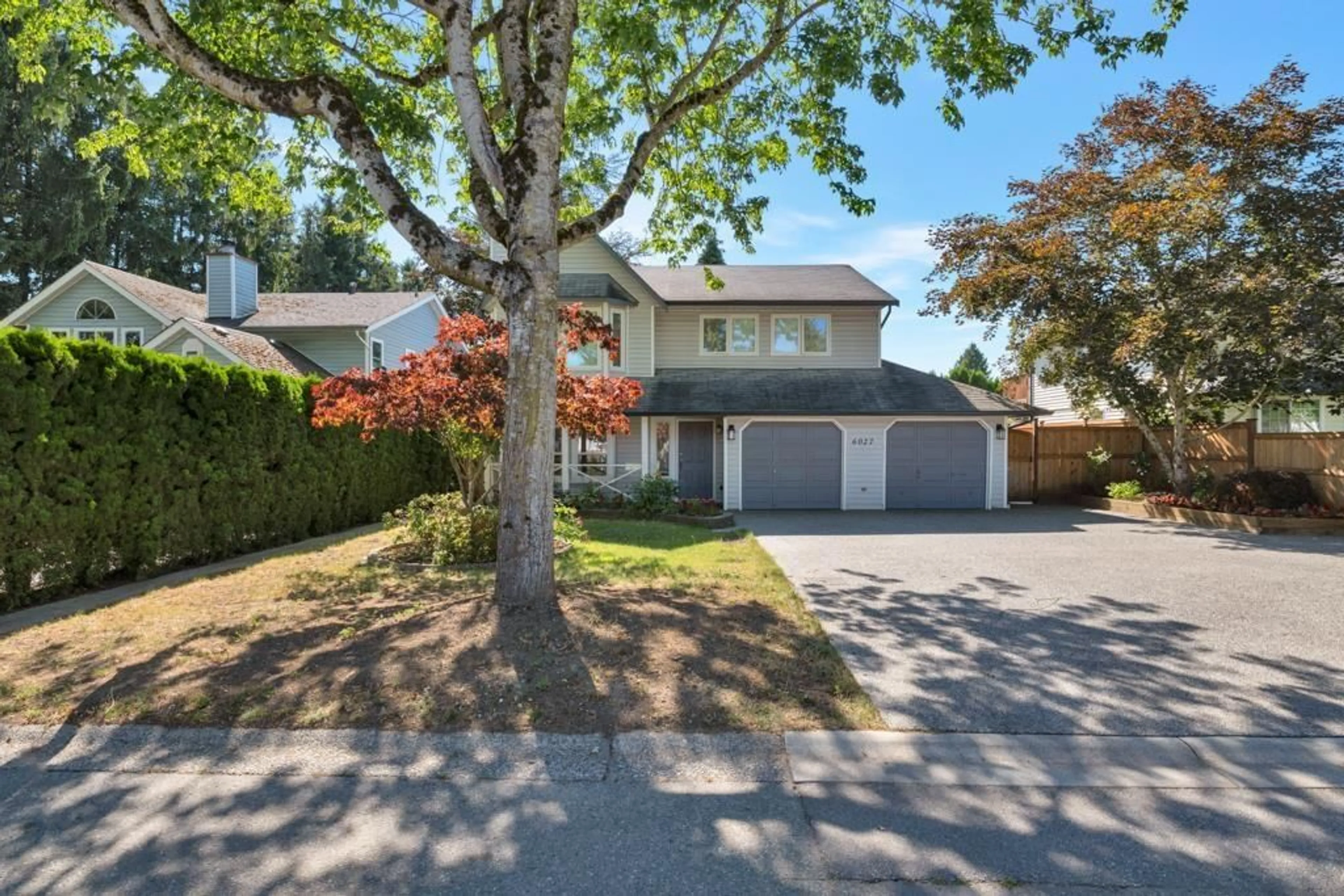 Home with vinyl exterior material, street for 6027 MORGAN, Surrey British Columbia V3S3L9
