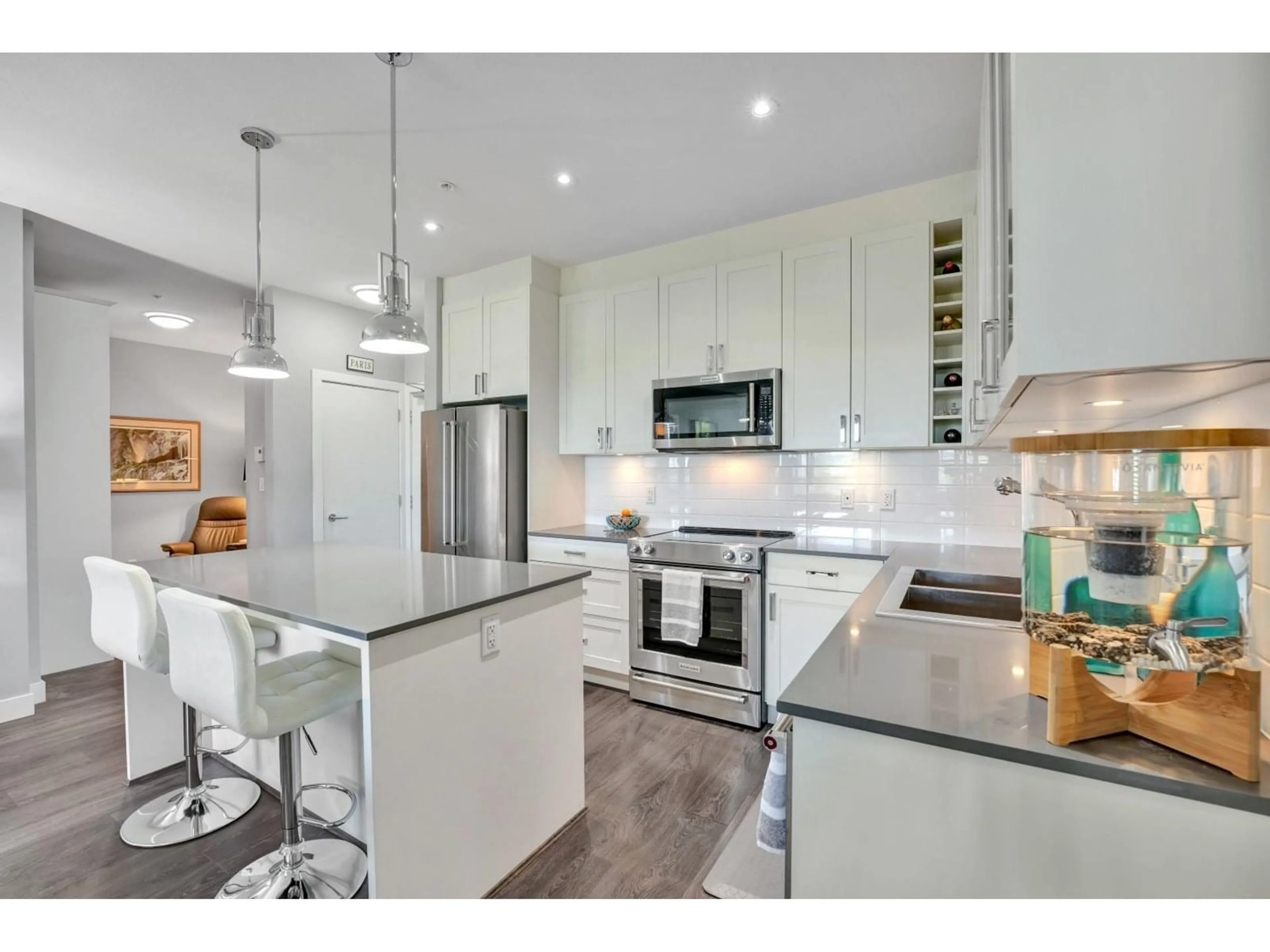 Open concept kitchen, unknown for 210 - 16380 64, Surrey British Columbia V3S6X6
