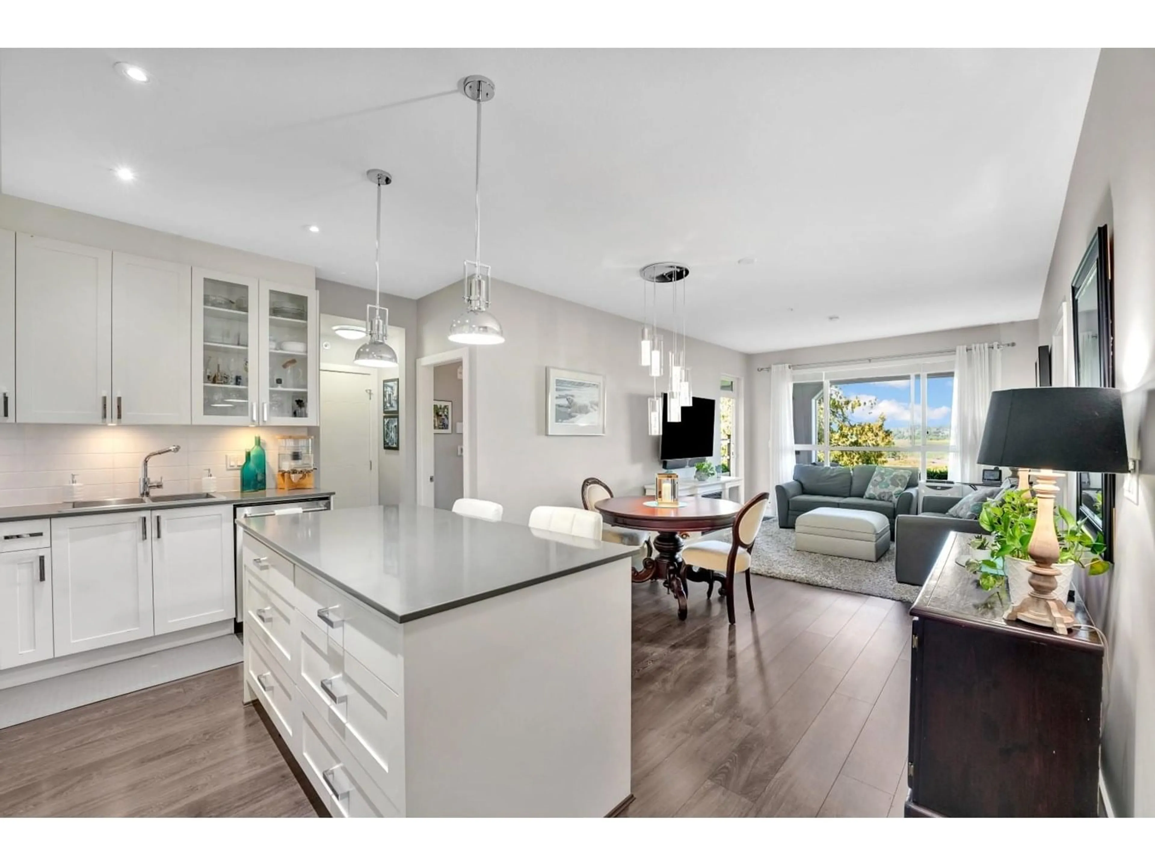 Open concept kitchen, unknown for 210 - 16380 64, Surrey British Columbia V3S6X6