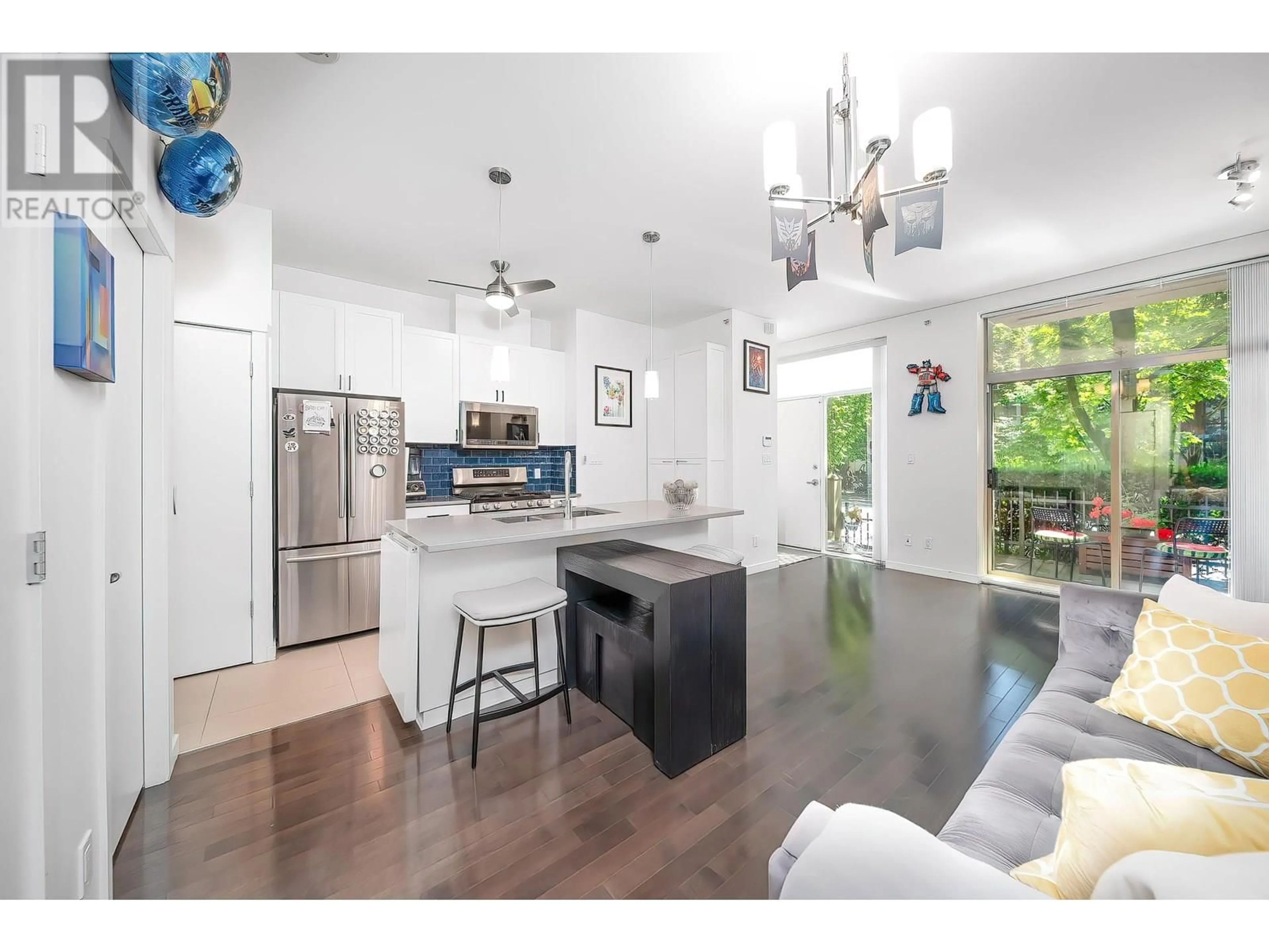 Open concept kitchen, unknown for 983 RICHARDS STREET, Vancouver British Columbia V6B3B6