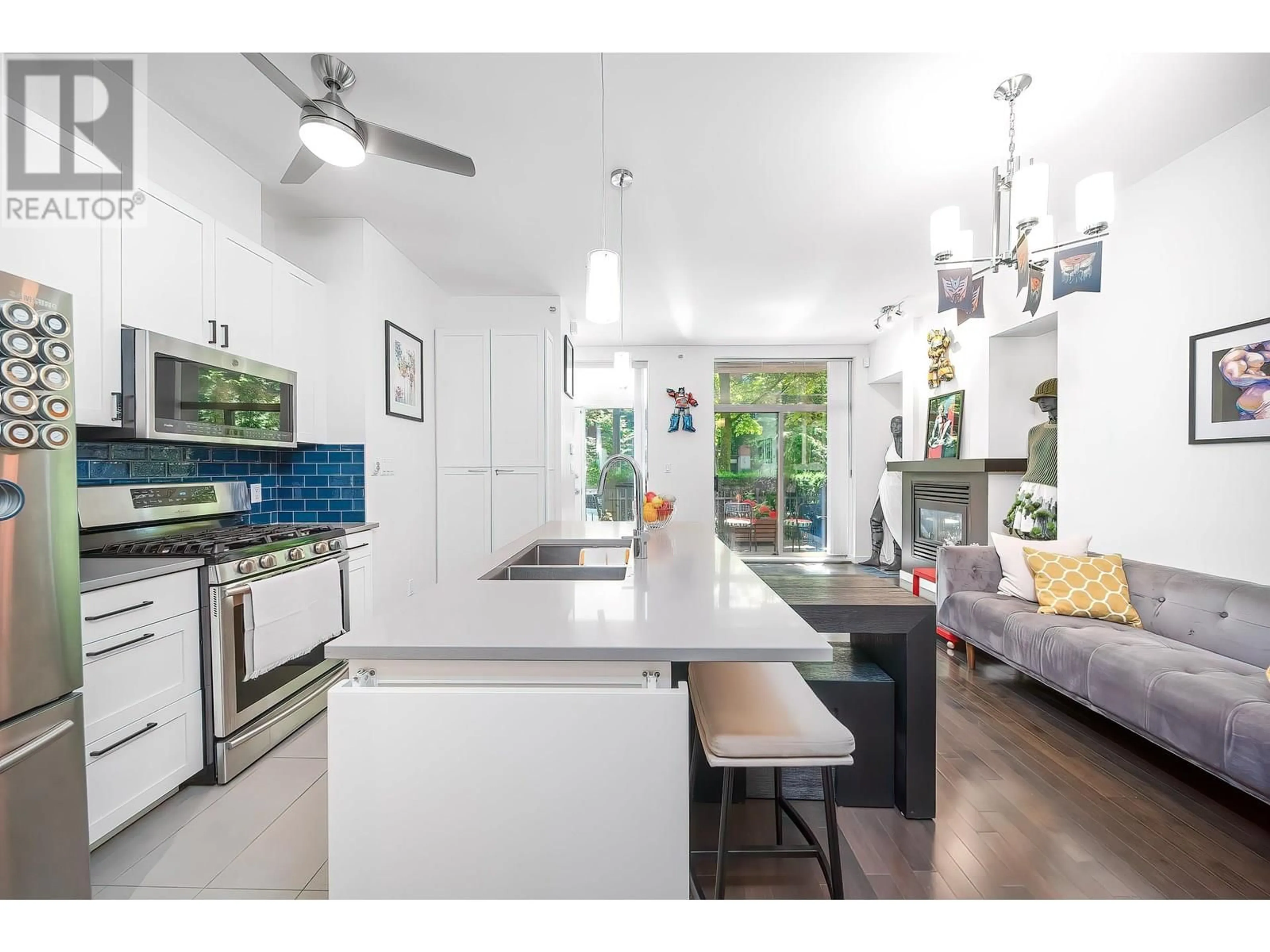 Open concept kitchen, unknown for 983 RICHARDS STREET, Vancouver British Columbia V6B3B6
