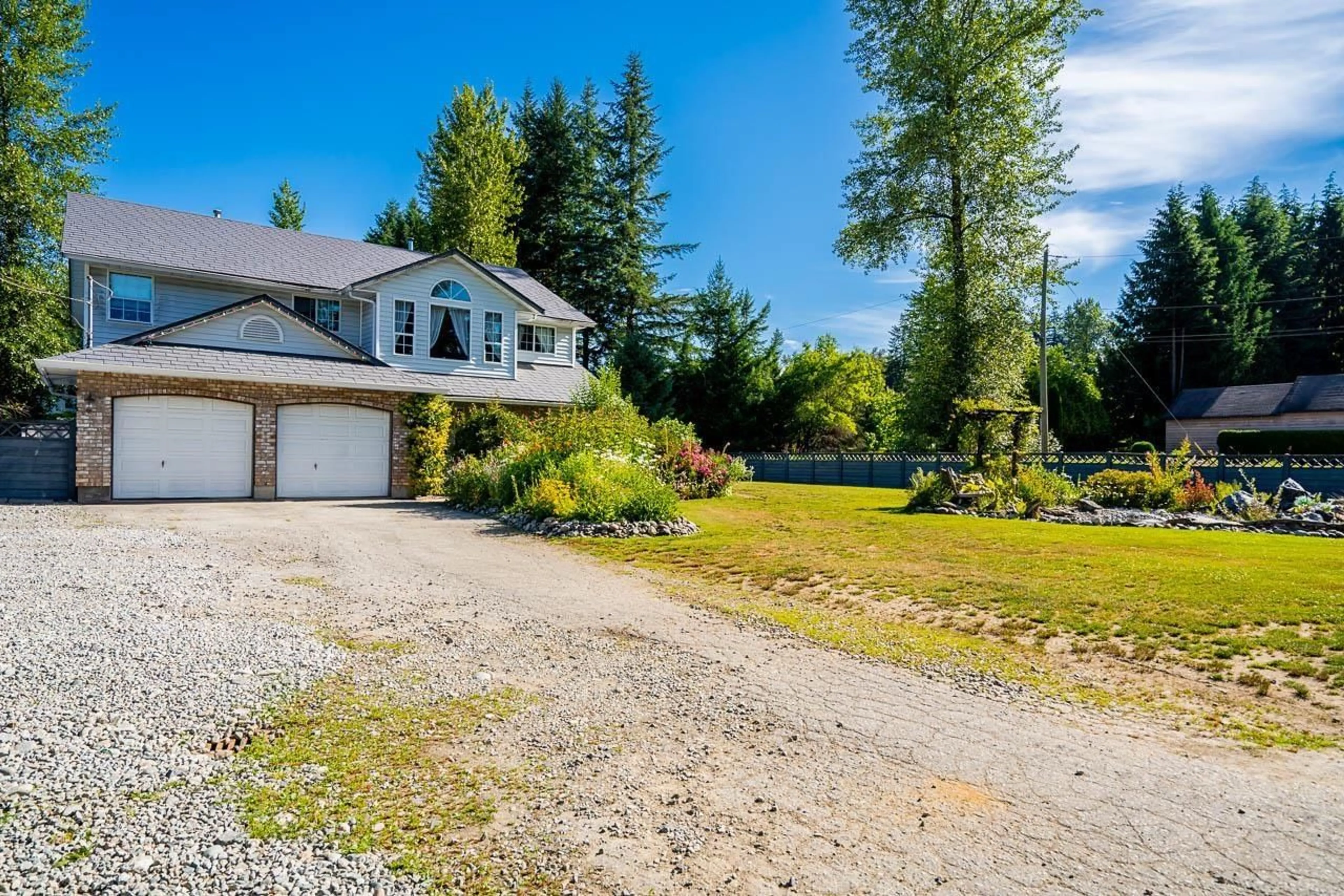 A pic from outside/outdoor area/front of a property/back of a property/a pic from drone, water/lake/river/ocean view for 33037 DEWDNEY TRUNK, Mission British Columbia V2V6X6