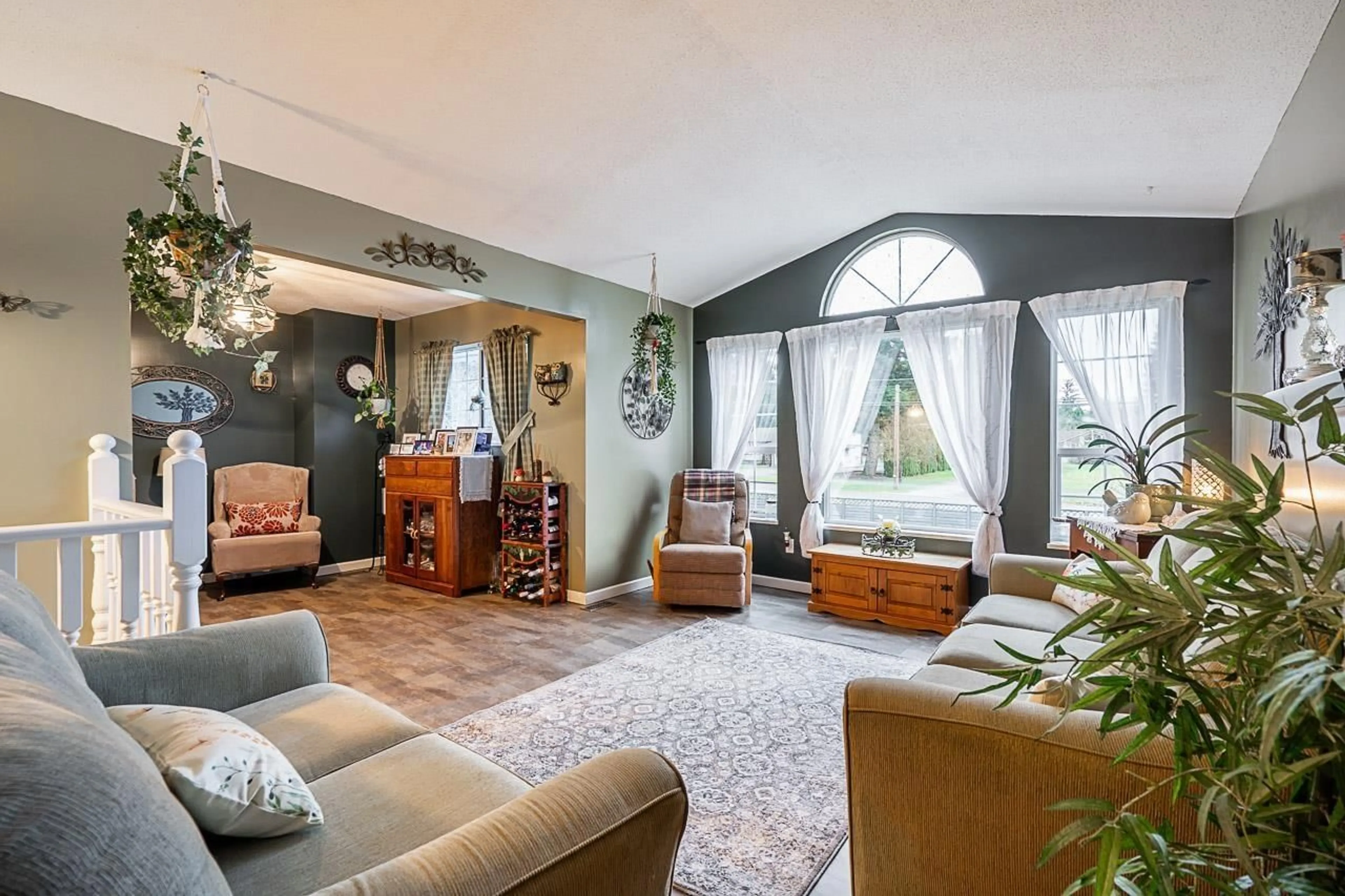 Living room with furniture, unknown for 33037 DEWDNEY TRUNK, Mission British Columbia V2V6X6