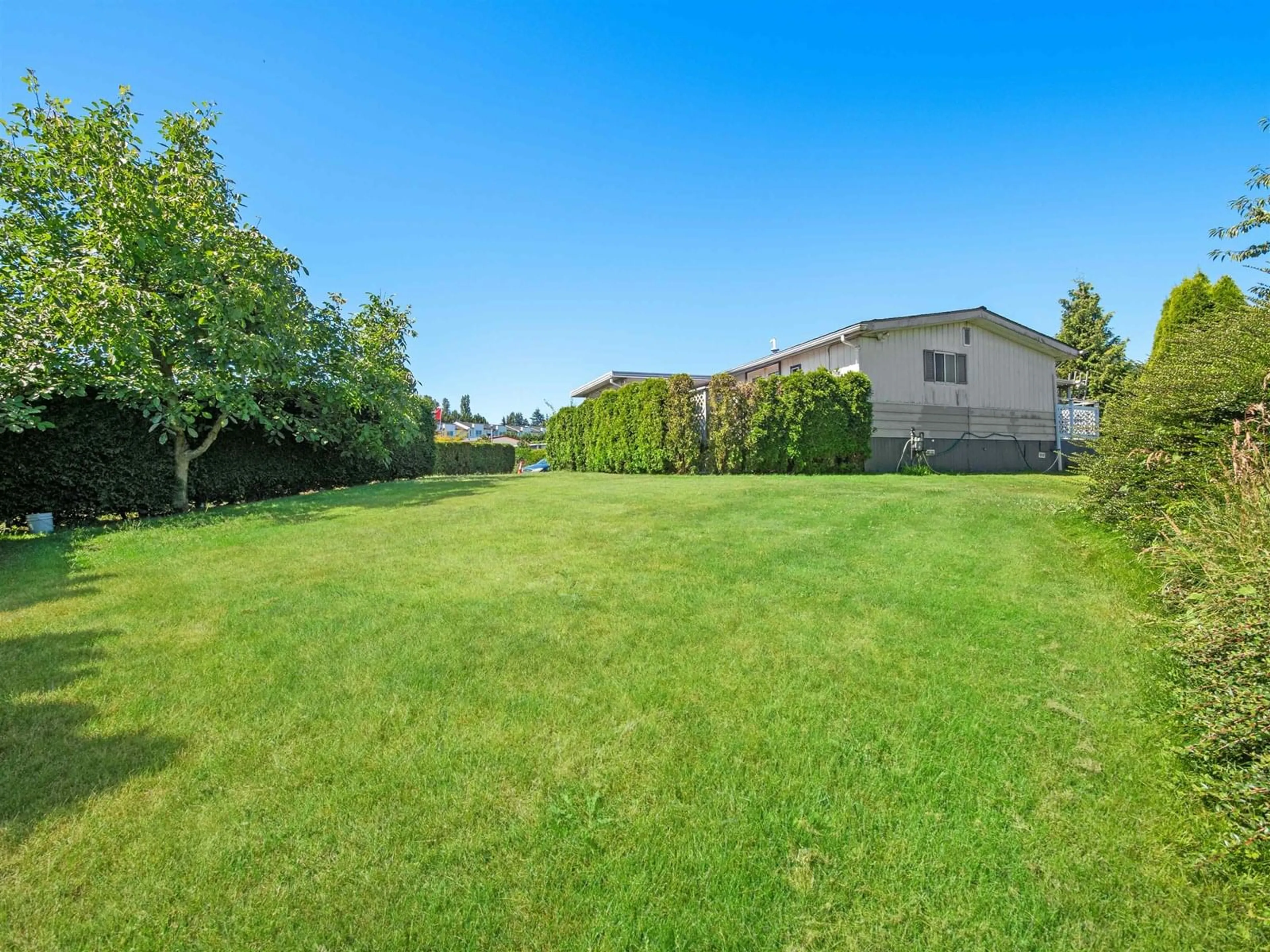 A pic from outside/outdoor area/front of a property/back of a property/a pic from drone, water/lake/river/ocean view for 39 - 8254 134, Surrey British Columbia V3W6M2