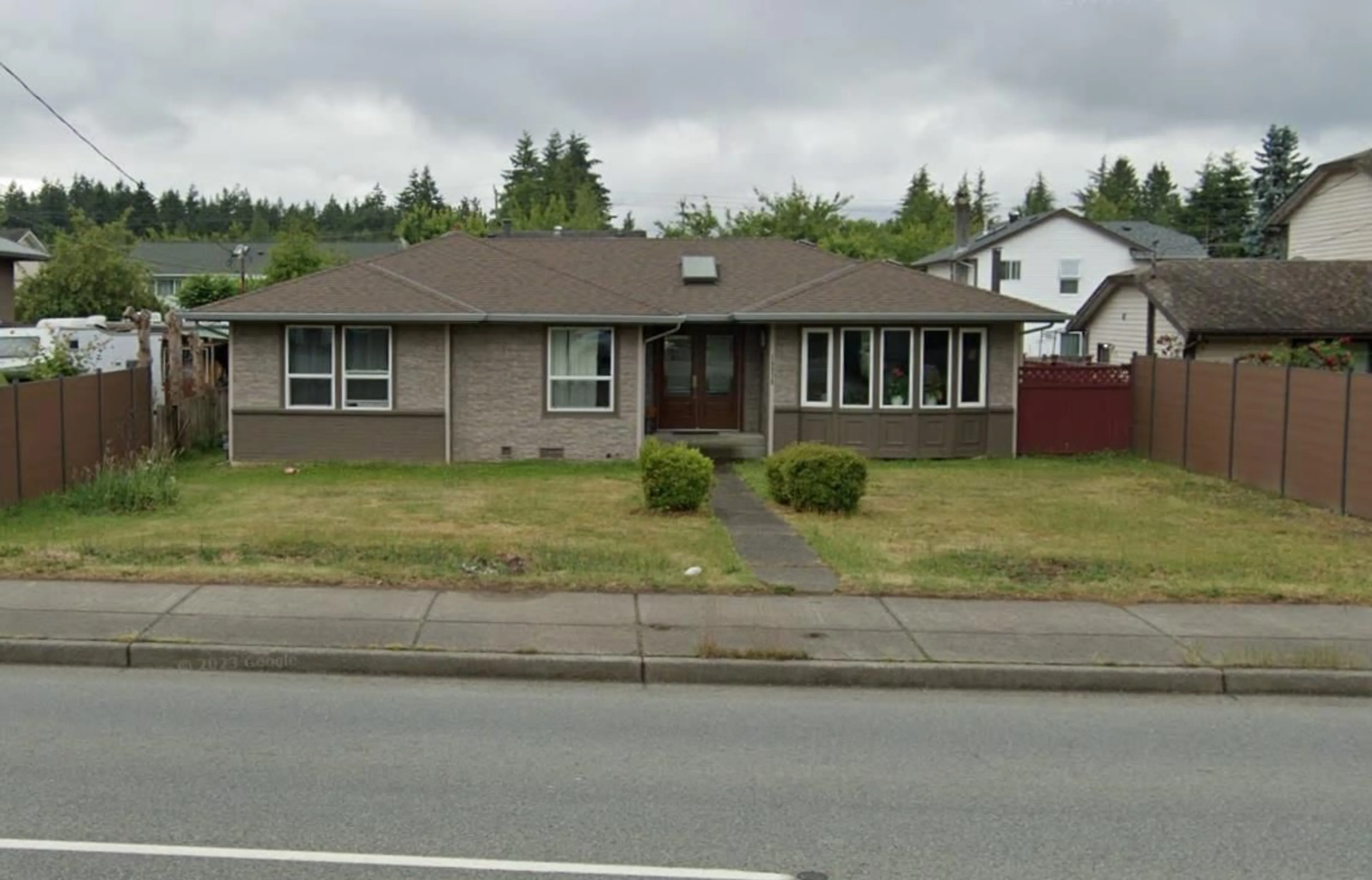 Home with vinyl exterior material, street for 14976 96, Surrey British Columbia V3R1E7