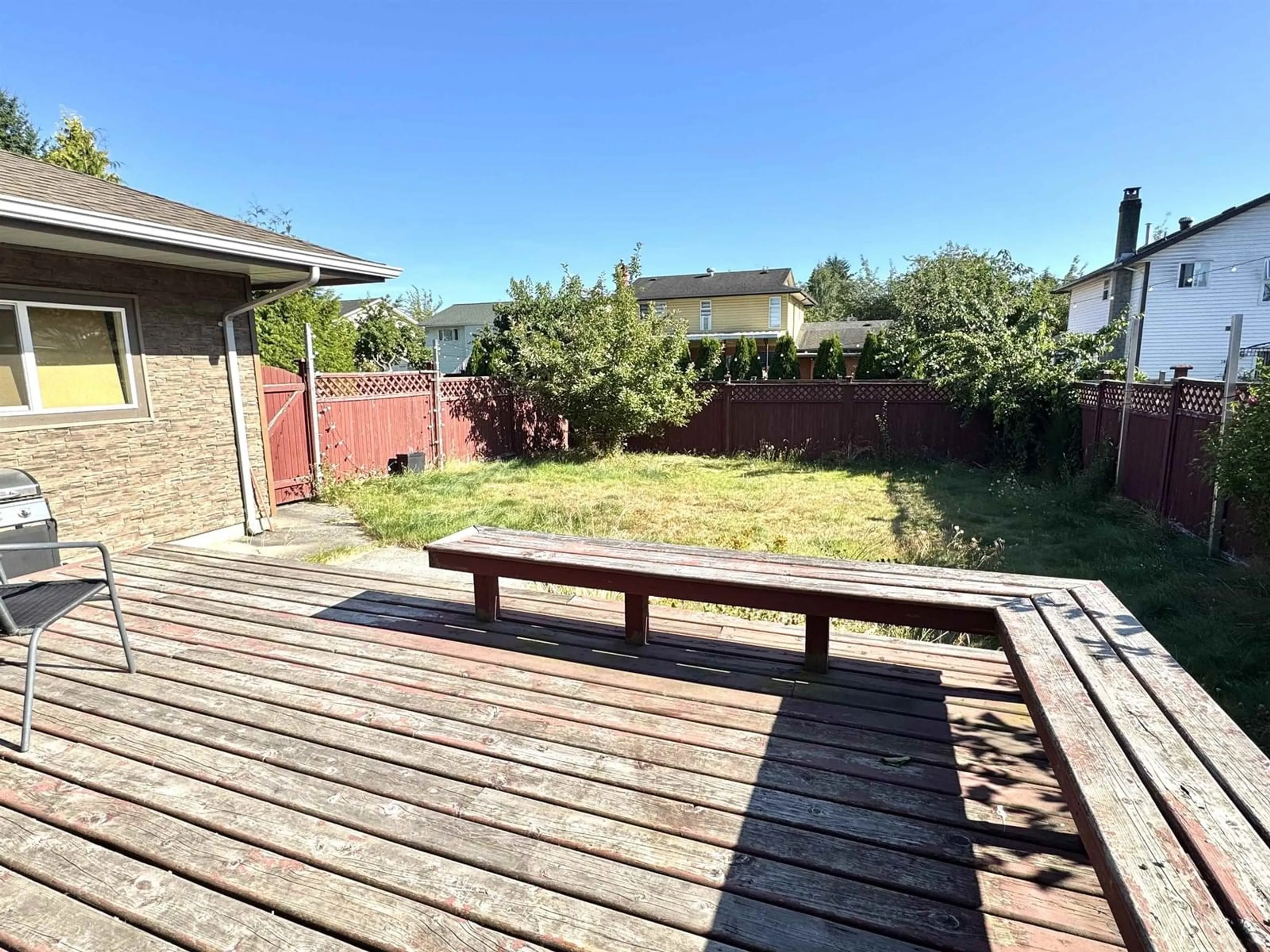 Patio, unknown for 14976 96, Surrey British Columbia V3R1E7