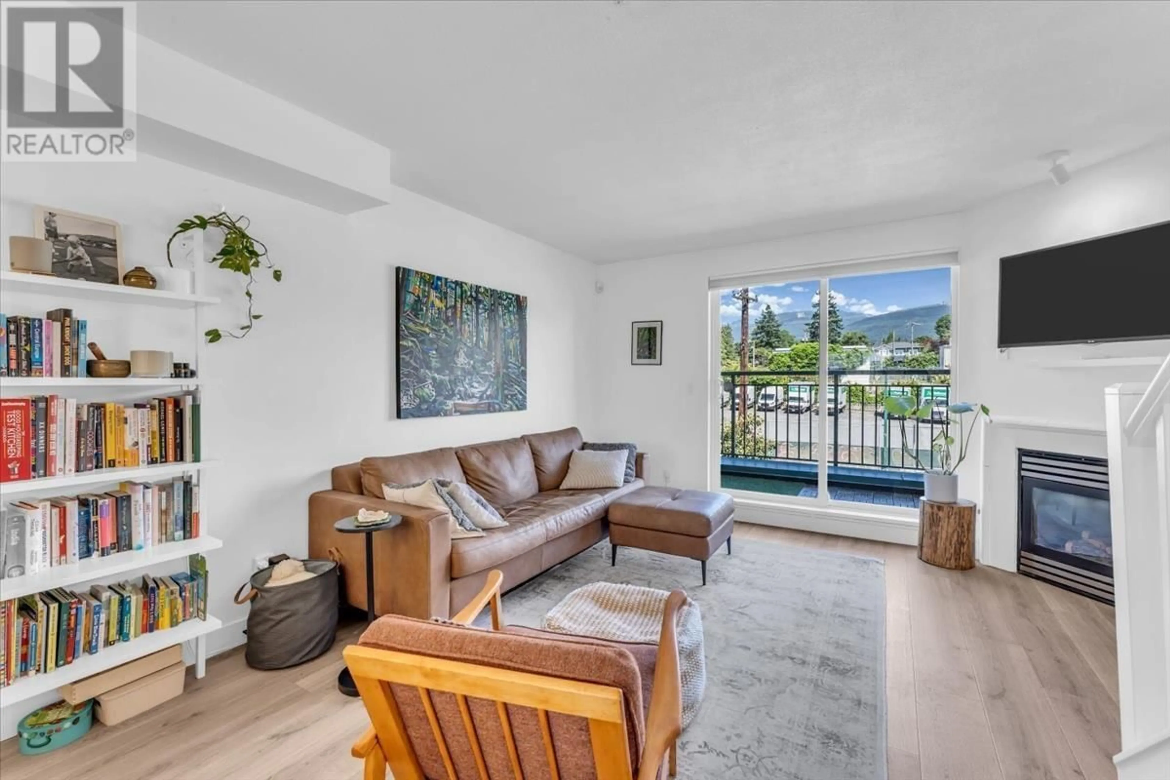 Living room with furniture, unknown for 25 - 288 ST. DAVIDS AVENUE, North Vancouver British Columbia V7L4X2